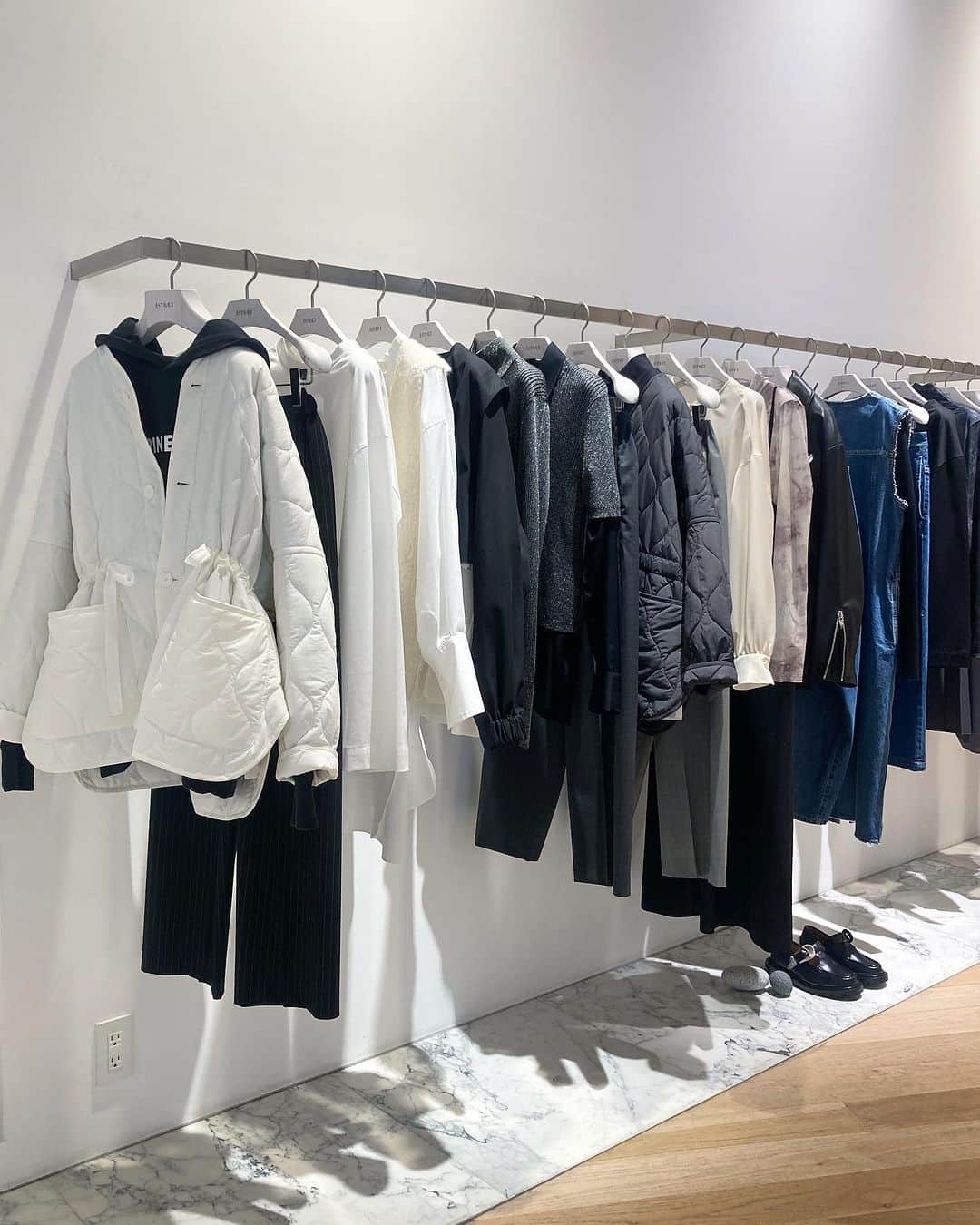 アストラットのインスタグラム：「#ASTRAET #アストラット #2023aw #Autumncollection #newarrivals  #ニット#カーディガン#パンツ#スカート#コート#シューズ#ブーツ#ローファー#バッグ#カーゴパンツ #アウター #コート #ma1コーデ #osoi #togapulla」
