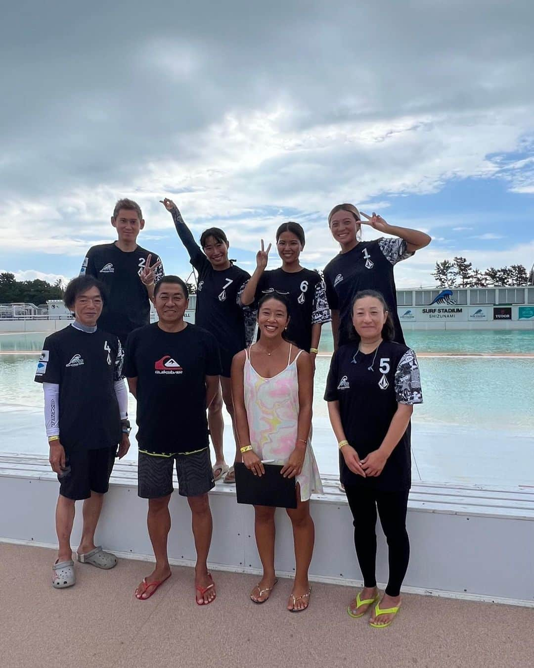 大村 奈央さんのインスタグラム写真 - (大村 奈央Instagram)「Surf lessons @perfectswell.shizunami  合計4クラスのチケットもすぐ完売で、参加者の方が「うまくなった気がしちゃう！海でも実践してみます！」と言ってもらえてわたしも満足のレッスンでした😊 初ウェーブプールの方、遠くから足を運んでくれた方、緊張しながらもレッスンを楽しんでくださったみなさんありがとうございました！ 教えるのに夢中で写真を撮るの忘れてしまったけれど、午前の部で参加してくれた @sasuline_community の様子が @sasuraisurftv で見れるのでぜひ🙌 このレッスンを企画してくださった @perfectswell.shizunami ありがとうございました。  #サーフィンスクール #ウェーブプール #prosurferfestival」9月19日 11時16分 - naoomura