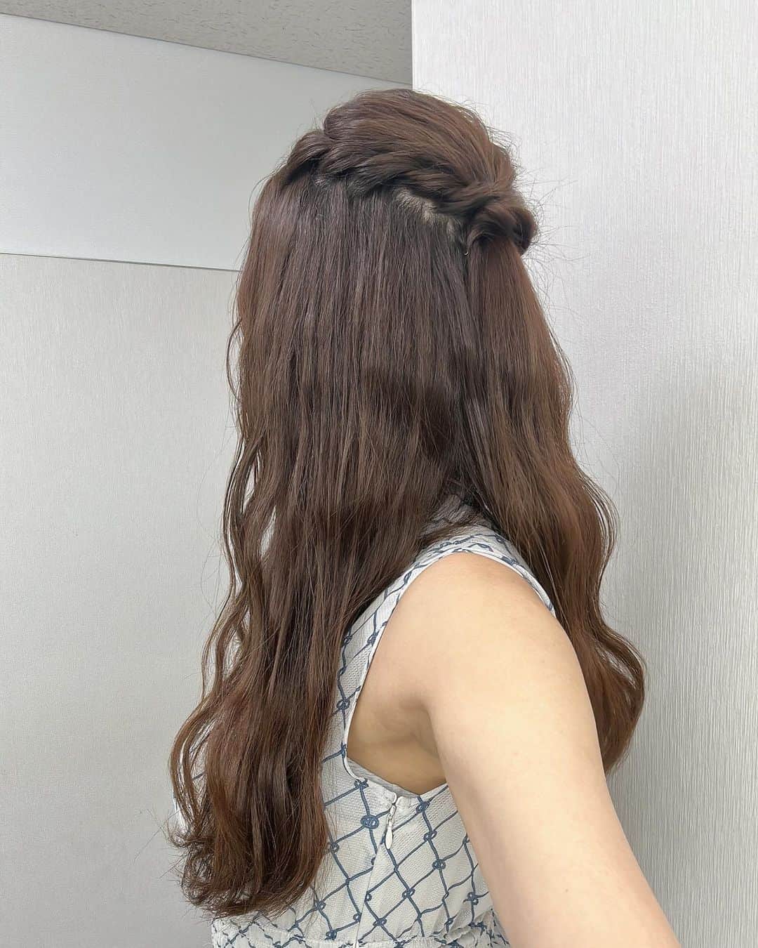 穂川果音さんのインスタグラム写真 - (穂川果音Instagram)「hairstyle  ハーフアップです😊 すこし儚げイメージだそうです！」9月19日 22時16分 - hokawakanonn