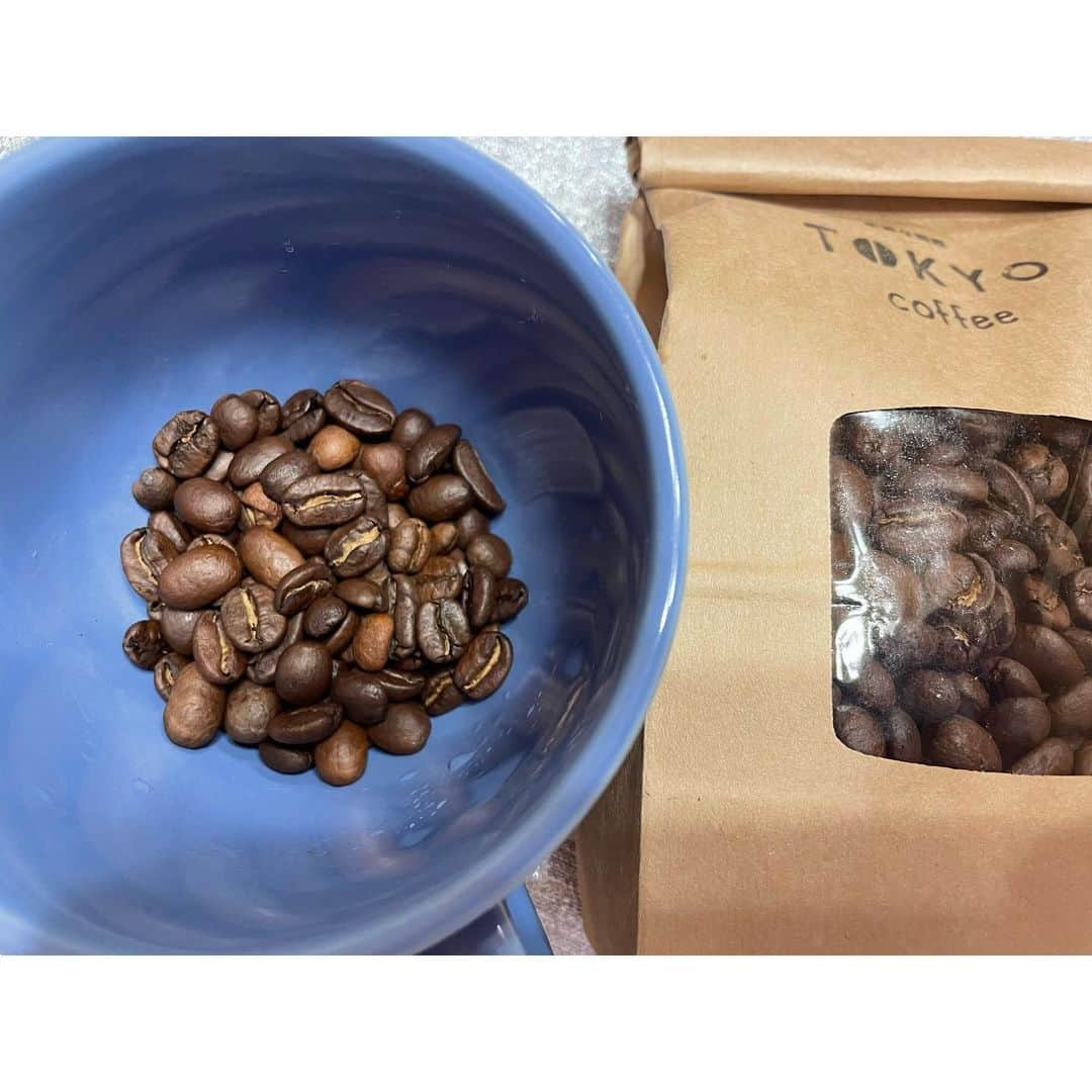 甲斐はるかさんのインスタグラム写真 - (甲斐はるかInstagram)「@tokyocoffeejp 🤎🤍 Tokyo Coffee blend☕️  新鮮なオーガニックコーヒー豆  発送日に焙煎して工房直送なので とっても新鮮👏  ディープなコクのある苦味☕️  お取り寄せやプレゼントにおすすめです🤎  店舗のcafeにも伺ったことがあるのですが とってもおすすめ☕️♡ お気に入りのカフェです🧸🤎  PR @tokyocoffeejp #おうちコーヒー #オーガニックコーヒー #東京コーヒー #コーヒー豆  #my有機 #tokyocoffejp #こーひーのある暮らし  #coffeetime #コーヒー好きな人と繋がりたい」9月19日 22時09分 - kaihalppp