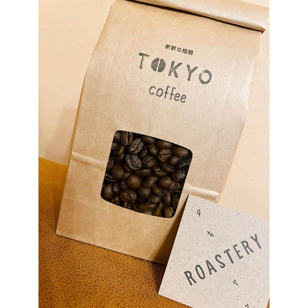 甲斐はるかのインスタグラム：「@tokyocoffeejp 🤎🤍 Tokyo Coffee blend☕️  新鮮なオーガニックコーヒー豆  発送日に焙煎して工房直送なので とっても新鮮👏  ディープなコクのある苦味☕️  お取り寄せやプレゼントにおすすめです🤎  店舗のcafeにも伺ったことがあるのですが とってもおすすめ☕️♡ お気に入りのカフェです🧸🤎  PR @tokyocoffeejp #おうちコーヒー #オーガニックコーヒー #東京コーヒー #コーヒー豆  #my有機 #tokyocoffejp #こーひーのある暮らし  #coffeetime #コーヒー好きな人と繋がりたい」