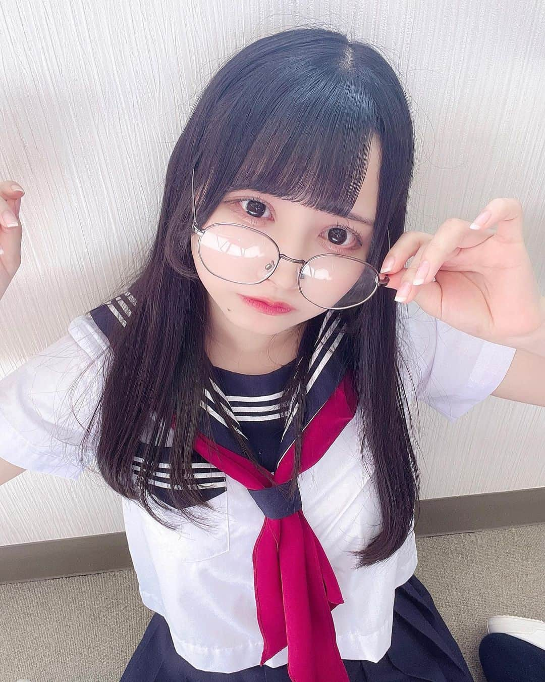 藤田梨々花のインスタグラム：「勉強教えてくれるー？」