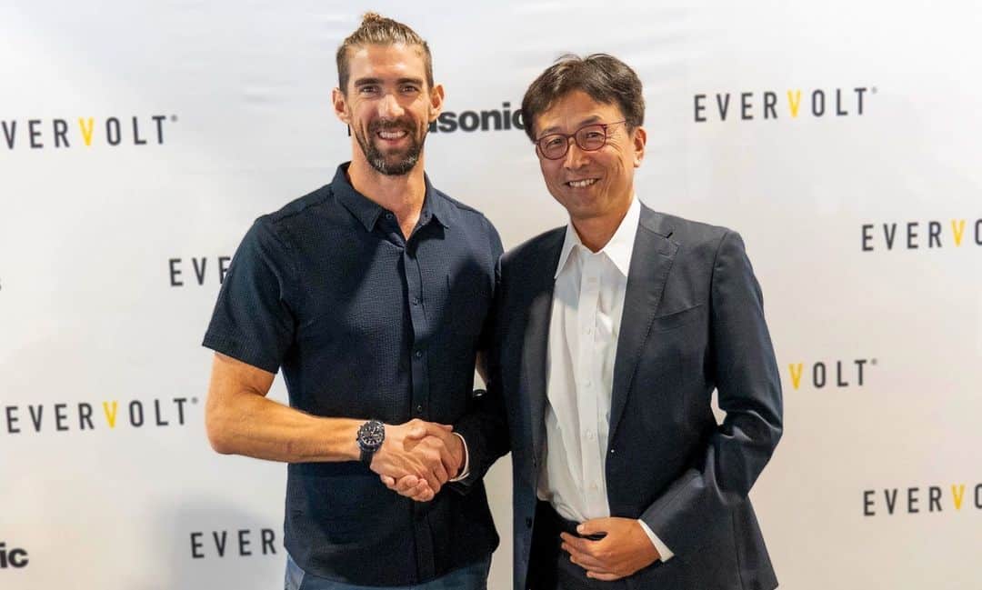 のインスタグラム：「The one and only @m_phelps00 stopped by our booth at the RE+ show last week to help us unveil our new line of Evervolt. In fact, we’ll be working with the Olympic champion to outfit his home later this year with a Panasonic solar energy system!」