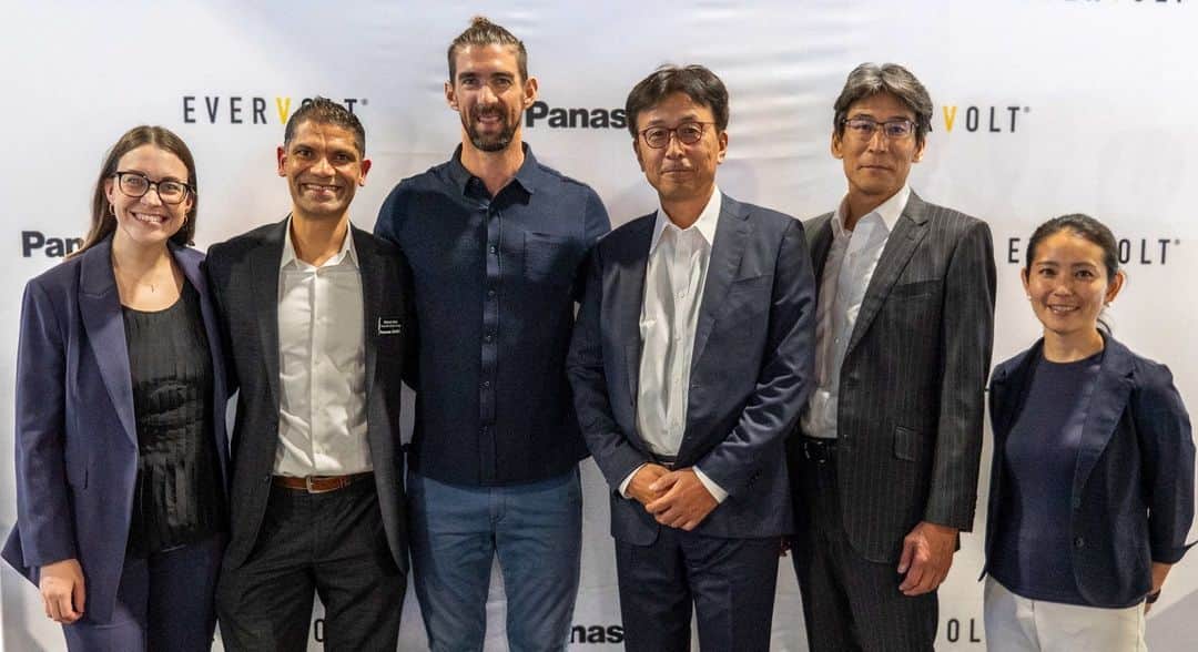 Panasonicさんのインスタグラム写真 - (PanasonicInstagram)「The one and only @m_phelps00 stopped by our booth at the RE+ show last week to help us unveil our new line of Evervolt. In fact, we’ll be working with the Olympic champion to outfit his home later this year with a Panasonic solar energy system!」9月19日 22時15分 - panasonic