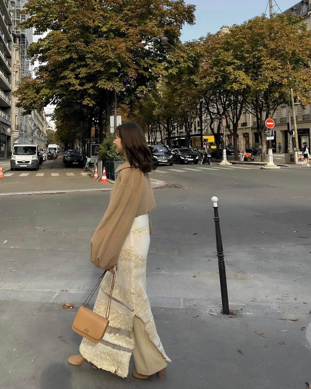 蓮音さんのインスタグラム写真 - (蓮音Instagram)「パリ1日目のコーデはワントーンで。👱🏻‍♂️ジャケットの色味とボリューム感、丈感、全部好きー！！ ㅤㅤㅤㅤㅤㅤㅤㅤㅤㅤㅤㅤㅤ パリの建物、空気、人、全部刺激的で すでに胸いっぱいすぎるな〜最高🤦🏼  ps.ジャケット、パンツもうすぐ販売です✍🏻 ㅤㅤㅤㅤㅤㅤㅤㅤㅤㅤㅤㅤㅤ #ここに住む❗️」9月19日 20時43分 - 09hasu