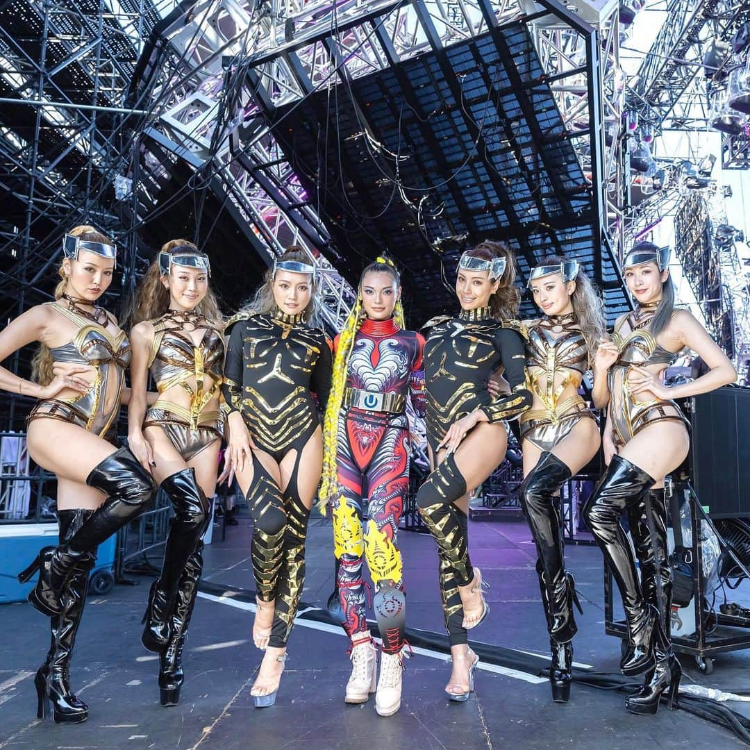 RIANのインスタグラム：「ULTRA JAPAN DAY 2 @ultra @ultrajapan 皆さんにサポートして頂きました、本当にありがとうございました🥹 CYBERJAPANに入らせて貰って、ULTRAでダンスできる機会を頂き、感謝の気持ちでいっぱいです、絶対忘れられない記憶となりました。素晴らしい時間と、尊敬できる皆さんに囲まれて🩷 CYBERJAPANに入ってから色々なことを学びました、これからもどんどん成長できる様に頑張りたいです、いつも本当にありがとうございます🙏 Thank you everyone for the amazing support, Im so grateful for the opportunity to of joined CYBERJAPAN and to be able to dance for ULTRA this is definitely an experience ill never forget, had such an amazing time and have such amazing people surrounding me to look up to! Ive learned so much along the way since I first joined CYBERJAPAN and hopefully ill keep learning more and more. Thank you so much!   #cyberjapan #rian #ultra #ultrajapan #ultrajapan2023」