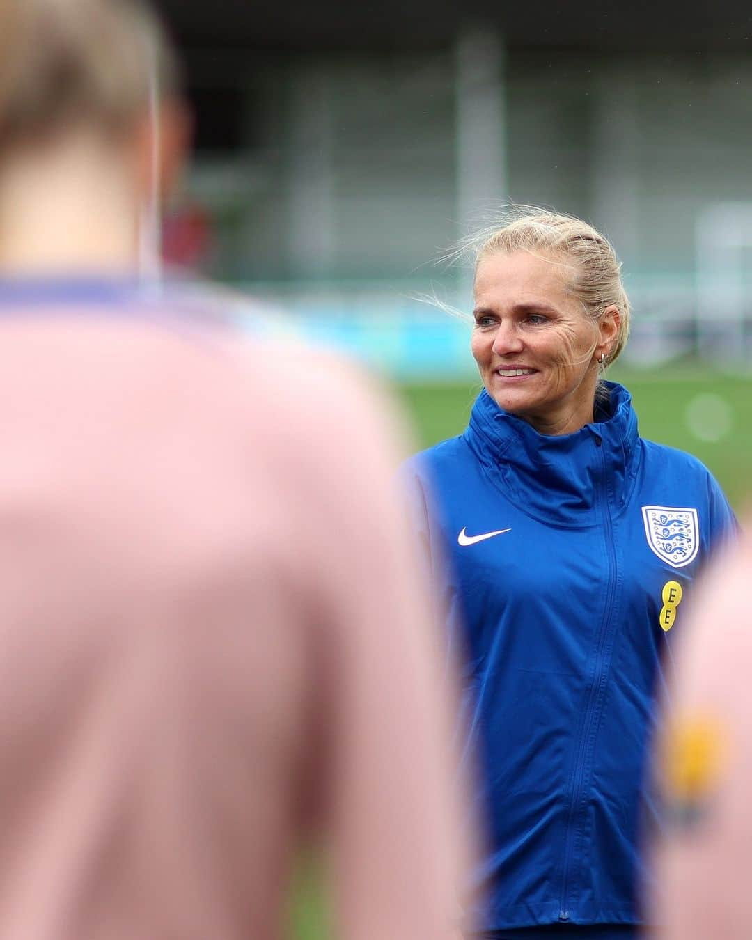 サッカー イングランド代表チームさんのインスタグラム写真 - (サッカー イングランド代表チームInstagram)「Our #FIFAWWC finalists are back 👊」9月19日 20時49分 - england