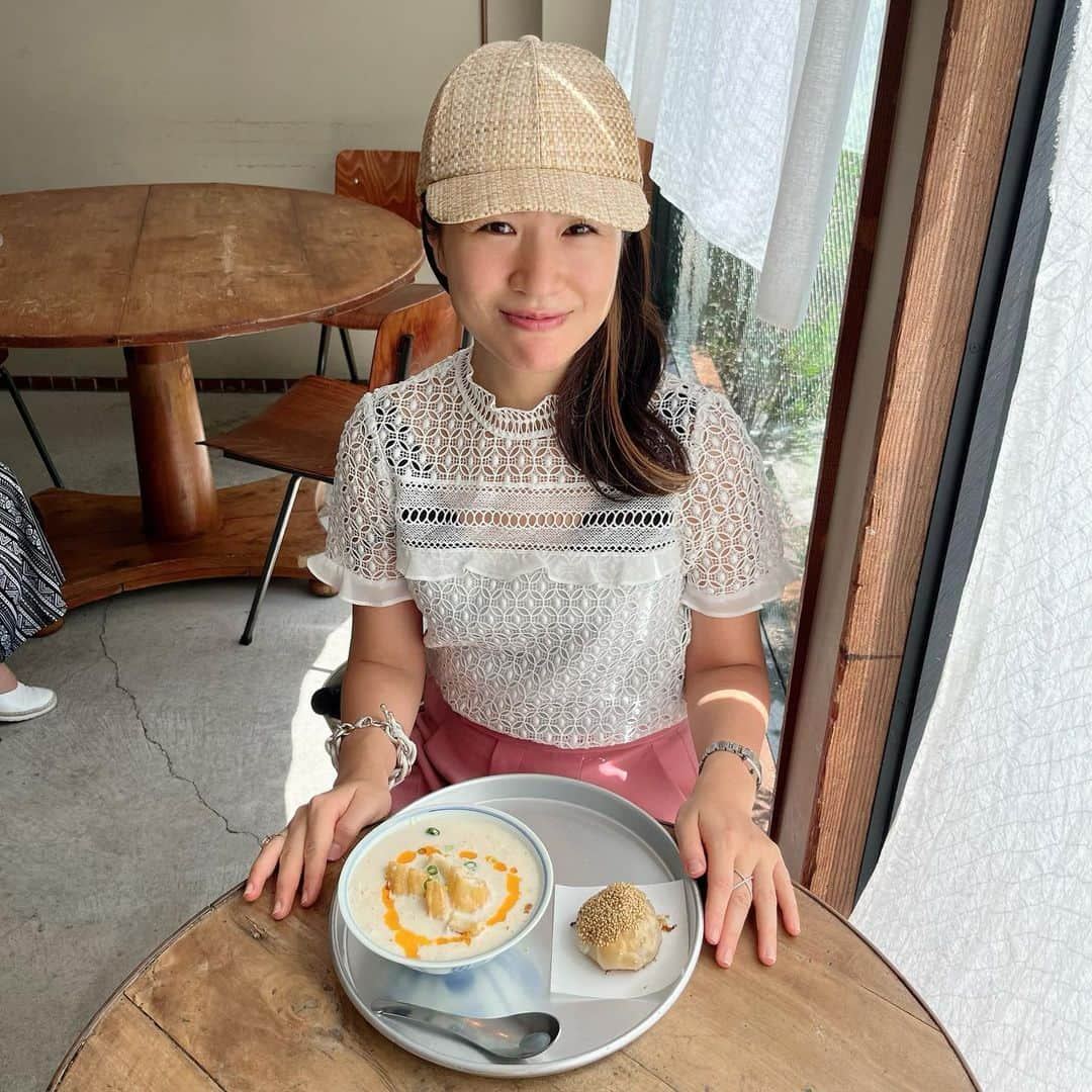 瓜生明希葉さんのインスタグラム写真 - (瓜生明希葉Instagram)「台湾の朝ごはんを食べに🚶🏻‍♀️！  五反田へ！  初の豆乳スープの鹹豆漿（シェントウジャン）！  身体中に染み込む なんてやさしいお味☺️  いつか台湾で食べてみたいな〜！！  ブログ更新しました‼️ https://www.orangepage.net/opeditor/yummy/posts/posts/8428  #鹹豆漿 #台湾朝食 #モーニング大好き #オレンジページnet」9月19日 20時51分 - akiha_uryu