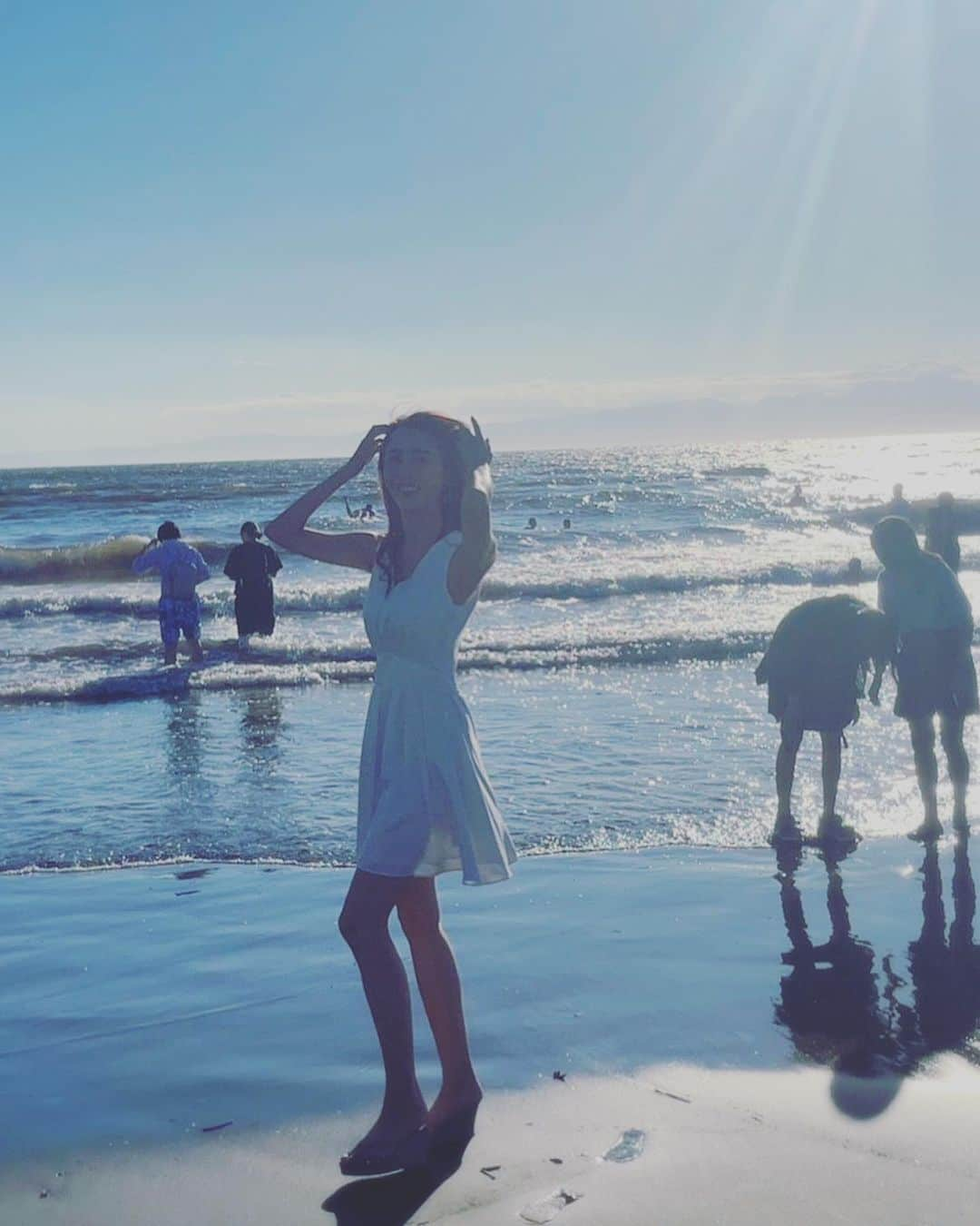 竹内紫麻さんのインスタグラム写真 - (竹内紫麻Instagram)「SUMMER AIN'T OVER YET❤️  大好きな海🏖️  大好きな友人🩵  素敵な時間が元気の源⭐️  まだまだ夏は終わらない💪  終わらせない💪笑  #海好き #beach #まだ夏を終わらせない  #夏を終わらせない   #夏を終わらせないプロジェクト  #夏を終わらせないキャンペーン   なんじゃそりゃ😆笑」9月19日 20時52分 - shimax1223