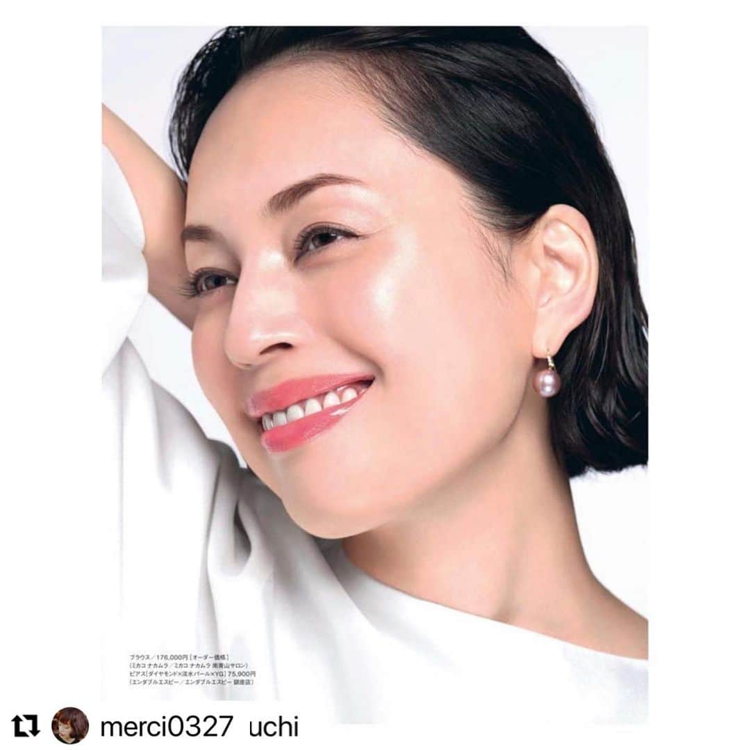千吉良恵子のインスタグラム：「#Repost @merci0327 with @use.repost ・・・ 婦人画報10月号　カバーマークTU  とても楽しい撮影でした！ ありがとうございます！  ph: @masamitsu_tomita  hm: @chigirakeiko  sty: @tomonomabuchi   #Repost @tomonomabuchi with @use.repost ・・・ 婦人画報10月号  「革新の弾力美」  Magazine : @fujingahojp   photo : Masamitsu Tomita Hair & make up : Keiko Chigira Model : Rei Tanaka Editor :  Yumi Matsunaga styling : Tomono Mabuchi  Thank you #enwsp  #mikakonakamura」