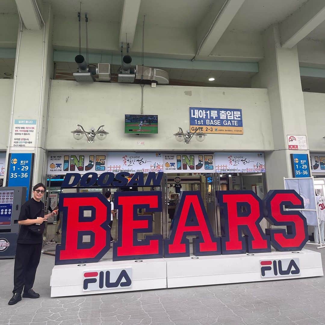 のインスタグラム：「. 初めてのKBO(韓国プロ野球)観戦。  イ・スンヨプ監督率いるトゥサンベアーズの本拠地〝蚕室野球場〟  独特な応援スタイルは、めちゃくちゃ楽しかったです！  #KBO #韓国プロ野球 #蚕室野球場 #DoosanBears #두산베어스 #ソウル #ぶらり一人旅」
