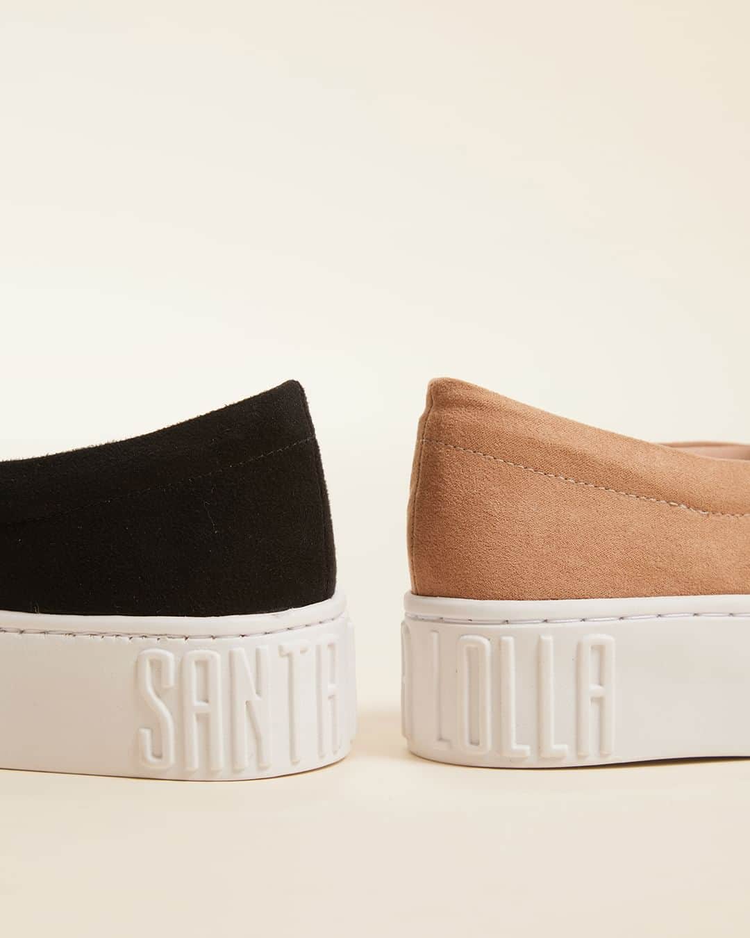 Santa Lollaのインスタグラム：「TEAM SLIP ON 💚 Para dar um toque cool às produções do dia a dia, o slip on continua no topo da lista. Desliza para ver mais detalhes do modelo e escolher o seu! [ R$159,90 cada ] #santalolla #LollaForYou」