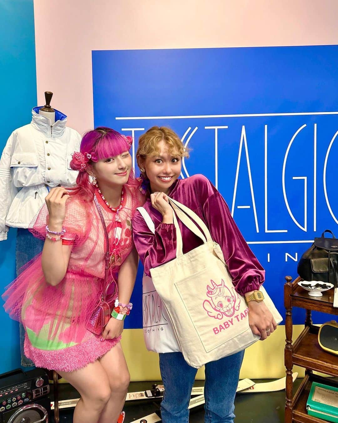 しなこさんのインスタグラム写真 - (しなこInstagram)「💟  @wcjapan さん @tostalgic_clothing さんの 展示会にお邪魔しました🩵🤍  どのお洋服もすっごく可愛くて たくさん注文しちゃった🥹՞ 最後の紫コーデはフルコーデGetした💜笑 芸能人の方が来る空間で緊張した😂  ぺこちゃんには番組ぶりに、 若槻さんとは先日のベビタピぶりにお会いできて本当に嬉しかったです🌷  お誘い頂きありがとうございました💕」9月19日 21時03分 - ssshinako