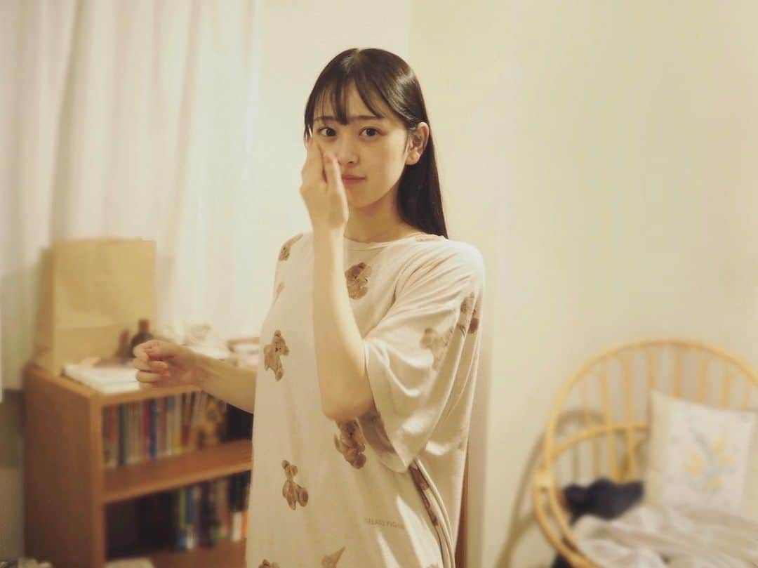 向井葉月のインスタグラム：「夜更かしのスキンケア🌙 #向井葉月 #乃木坂46」