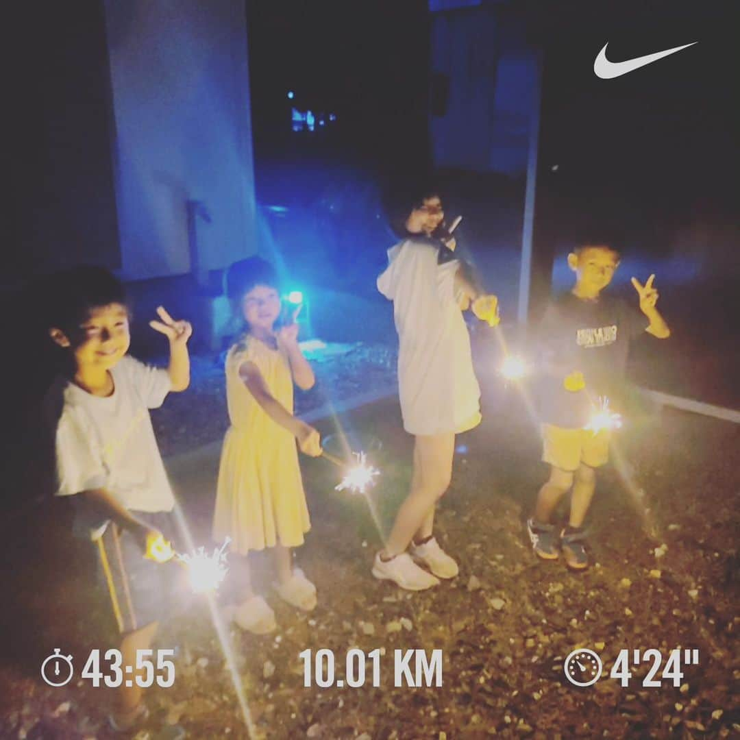 三田尚央のインスタグラム：「夜ラン😁✨(10km久しぶりラン‼️‼️)  久しぶり投稿☺️  ほぼ1ヶ月ぶりに10kmランしてきた‼️ 意外と気持ち良くラン出来て良かった😁 今月はのほほんとして来月からまた頑張っていきます(^^)✌️  32歳目標達成目指して頑張ります🎵 積み重ね大事❗ 継続あるのみ(^^) 健康一番❕  夏の思い出‼️‼️  日々成長❕ 日々挑戦❕ 日々感謝❕  #ランニング #目指せフルマラソン #日々成長 #日々挑戦 #日々感謝 #息子 #娘 #家族 #32歳 #instagram  #目標 #筋トレ #ダイエット #ストレッチ #トレーニング #メンタル #NIKE #ラン #夜ラン #フルマラソン #ハーフマラソン #頑張ります #笑顔 #ビール #サッカー #10kmラン #残暑 #スッキリ #9月」