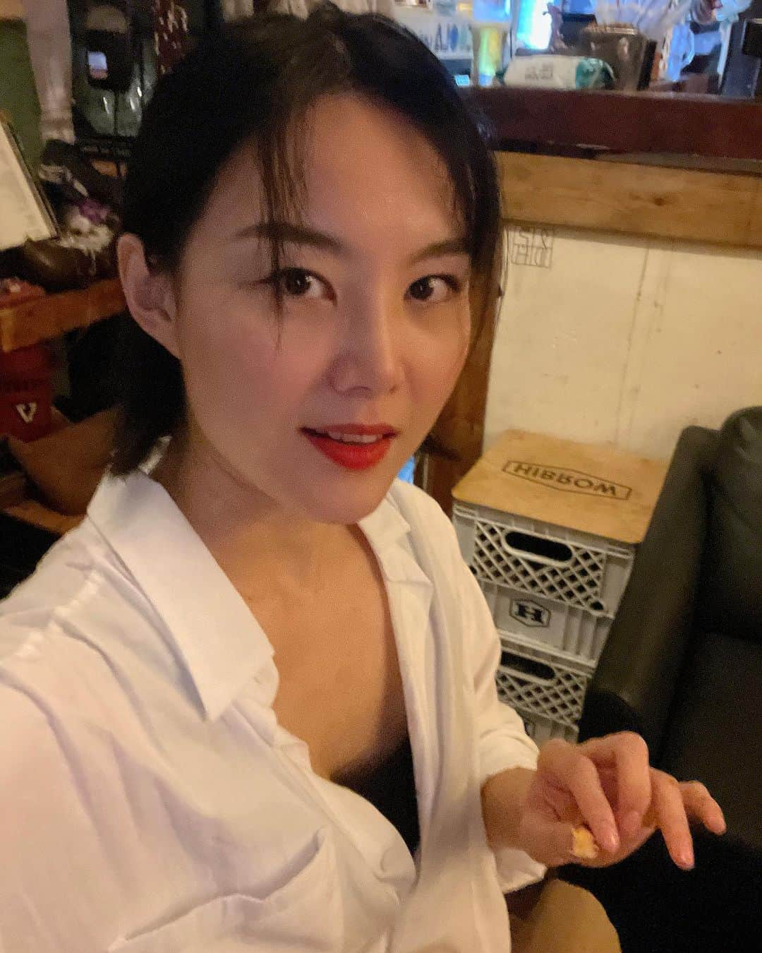 ミリョさんのインスタグラム写真 - (ミリョInstagram)「2023 #브아걸 #browneyedgirls #양양 #여행사진   (3) 하이볼….맛 있어서 막막 마셨다가…😭  그날 밤, 아무도 없던 양양의 밤거리에서 나는 자유를 외치고 가인이는 춤을 췄음💃🏻」9月19日 21時07分 - miryoakajohoney