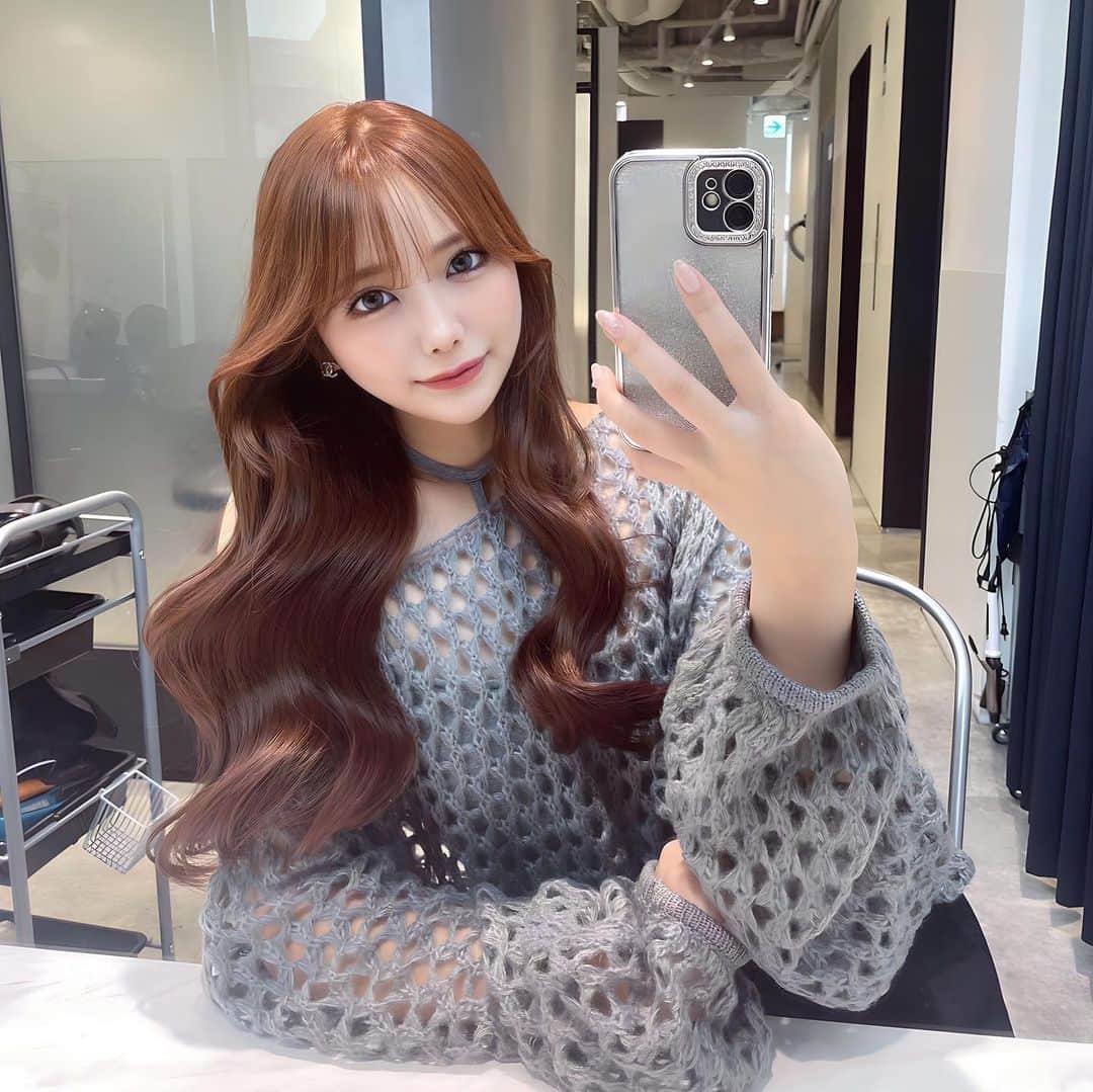 のインスタグラム：「保存を必ずお願い致します 顔まわりのこだわりがあるので 必ず可愛くなります カウンセリングの際に 【カラー・仕上げ】僕があなたに合わせて必ず可愛くします お出かけ前に是非  #渋谷美容室 #くびれヘア#渋谷 #ワンホンヘア#顔周りカット」