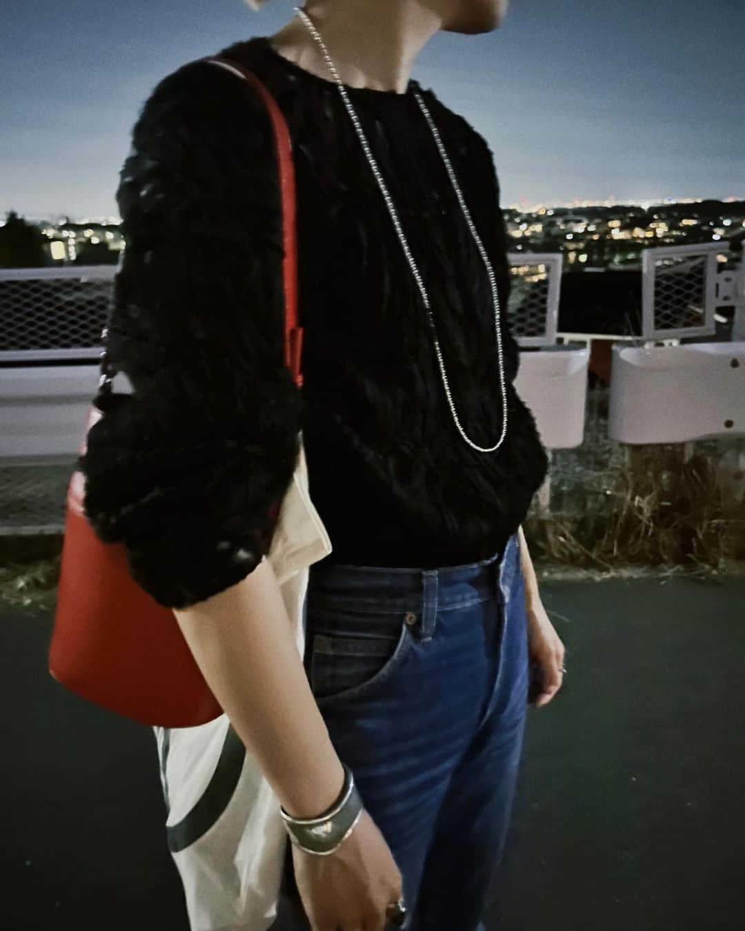 川島幸恵さんのインスタグラム写真 - (川島幸恵Instagram)「🕸️🕸️🕸️ ⁡ 再入荷したバテンレースシリーズ。 私はブラウスをリアルバイ🛒 ⁡ ボタンを後ろにして着るのが好き😇 ⁡ ルミネカード10%OFFキャンペーンは明日までです🎉🎉 ⁡ ⁡ #SHENERY_official #blouse #SHENERY #denimpants #vintage #vintagelevis #bangls #tiffany #necklace #harpo #navajojewelry  #bag #yahki #fashion #styling #autumn #レースブラウス #ブラウスコーデ」9月19日 21時12分 - sachie118