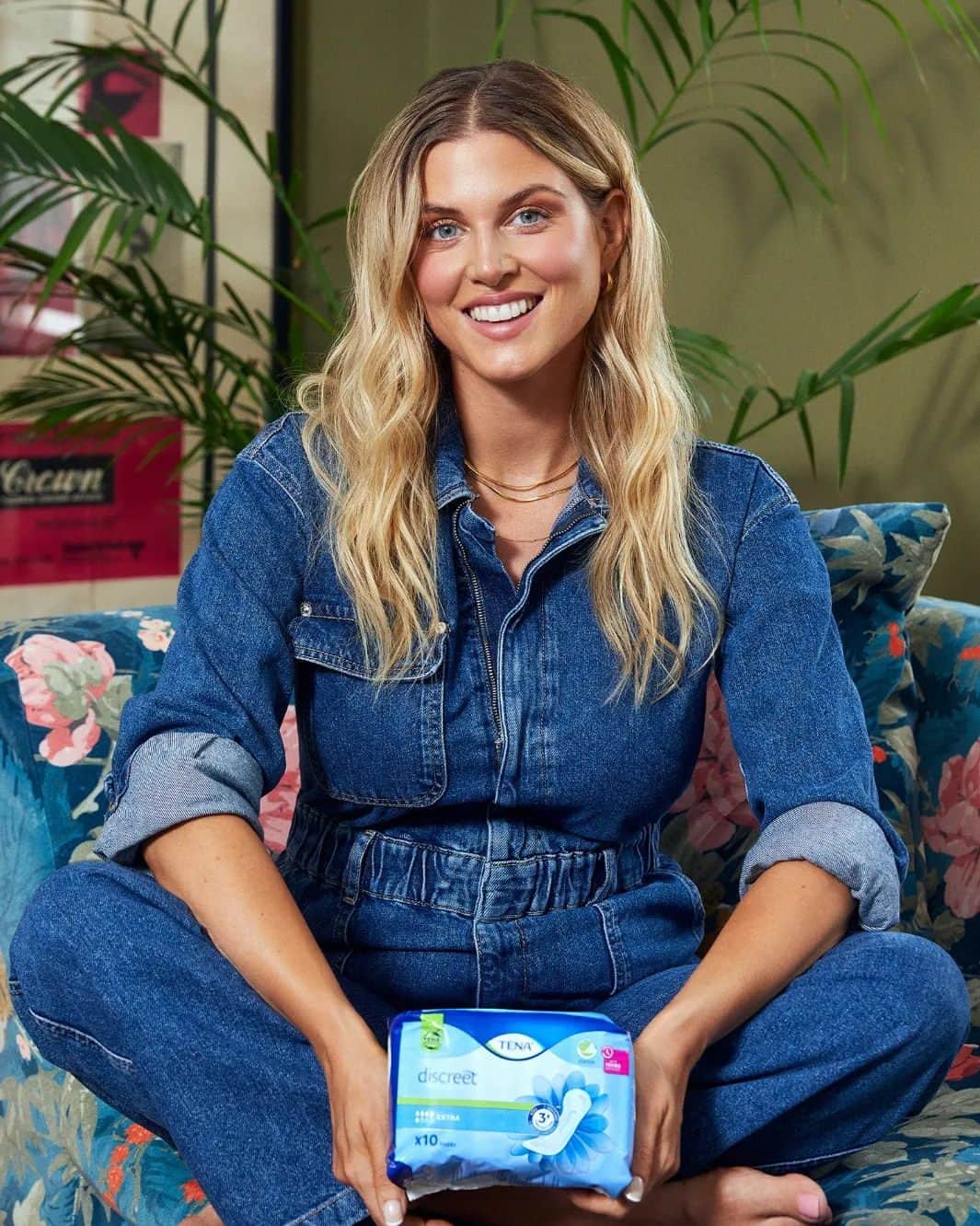 Ashley Jamesさんのインスタグラム写真 - (Ashley JamesInstagram)「ad Put your hands up if you experience incontinence? 🙋🏼‍♀️   I have! And actually it's more common than you might think as 1 in 3 women and 1 in 4 men experience incontinence. That's why I am absolutely delighted to announce I'm an ambassador for TENA's new campaign. Together we are on a mission to End Bladder Shame. Because for something so common, it feels so taboo to discuss.   So let's open the conversation and talk. ☕❤️  Probably like lots of you, I incorrectly assumed incontinence was just something you had to put up with after childbirth. So I did, and I felt hugely embarrassed. Like my body was broken. We all hear stories and jokes about not going on trampolines as a woman!   Incontinence is obviously physical, but it also impacted me mentally and knocked my confidence. I'm fit and healthy and in the prime of my life, so I didn't really expect it to happen to me. It's hard to love a body when you feel like it's broken and could leave you in an embarrassed at any moment. I felt ashamed.   But actually since opening up and seeking help, I learnt about our pelvic health muscles and exercises we can do to help! The more we open up the more we can reduce the shame so others can seek help!  So to help end the shame around incontinence and bladder weakness I thought I'd share some TENA research that has helped empower me to feel less alone:  ✨93% of Brits agreed that as a nation we get overly self-conscious when it comes to talking about medical issues. ✨Two-thirds (66%) of us Brits are too ashamed to tell their family and friends about their incontinence. ✨ 56% of us think childbirth is a common reason for incontinence!  I hope by opening up this conversation it allows you to realise that not only are you not alone, but you can also seek professional help. Because as common as it is, it doesn't have to be something you just have to suffer with. Thank you TENA for trusting me with this campaign, and needless to say they have so many wonderful products to help protect us securely against leaks such as discreet feminine pads and liners and absorbent underwear. For more information go to TENA.co.uk ❤️✨   #EndBladderShame @TENAwomenuk @TENAmenuk」9月19日 21時12分 - ashleylouisejames