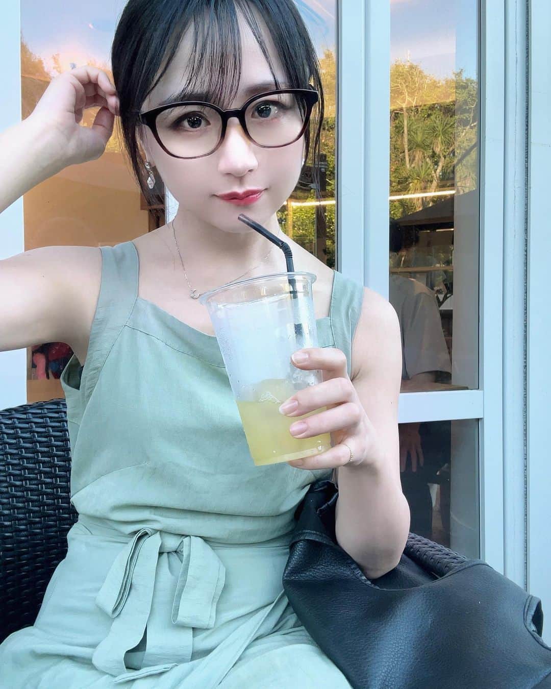 久保亜沙香のインスタグラム：「まだ暑いね𓏗𓏗 終わりそうでなかなか終わらない夏。 でも確実に陽が落ちるの早くなった！」