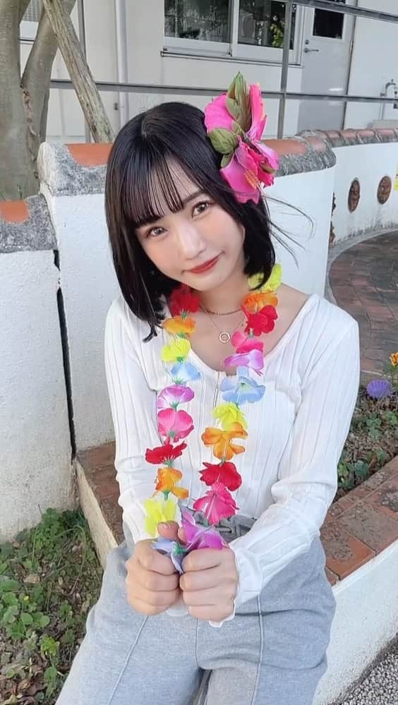 小林智絵のインスタグラム：「. . . . . . ちえとのんびり南国…どうですか🥹🌺?? . . . . . . #ボブ #ボブアレンジ #ボブヘアアレンジ #イエベ #イエベメイク #イエベ秋 #イエベ秋メイク #沖縄 #沖縄旅行 #沖縄観光 #カジュアルコーデ #スウェットコーデ #年齢逆行アイドル」