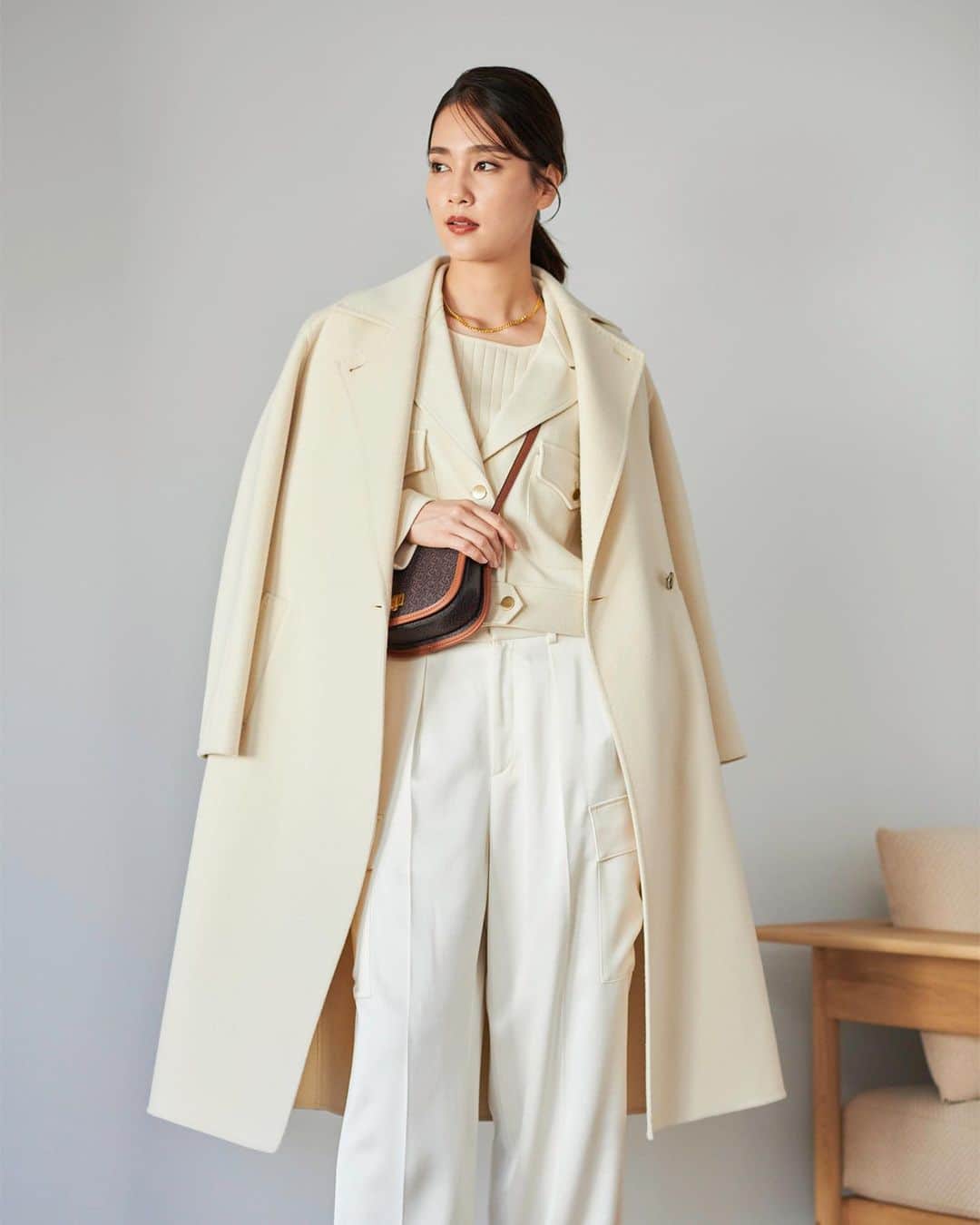 ロペのインスタグラム：「【WINTER LOOK Vol,1】 ⁡ Dynamism Chic- 静けさの中にDynamismを感じるドラマチックな展開の予感…。 心地よい涼しさを感じ始め、秋から冬をまたぐアウターやニットが登場。 ビジューや透け感のあるアイテムにリュクスなコートを羽織れば、そこはフランス映画のワンシーン。 ⁡ J'aDoRe JUN ONLINEでご購入いただけます。 ⁡ ⁡ ⁡ @rope_jp @jadorejunonline  #look #ロペ #ROPÉ #ropejp」