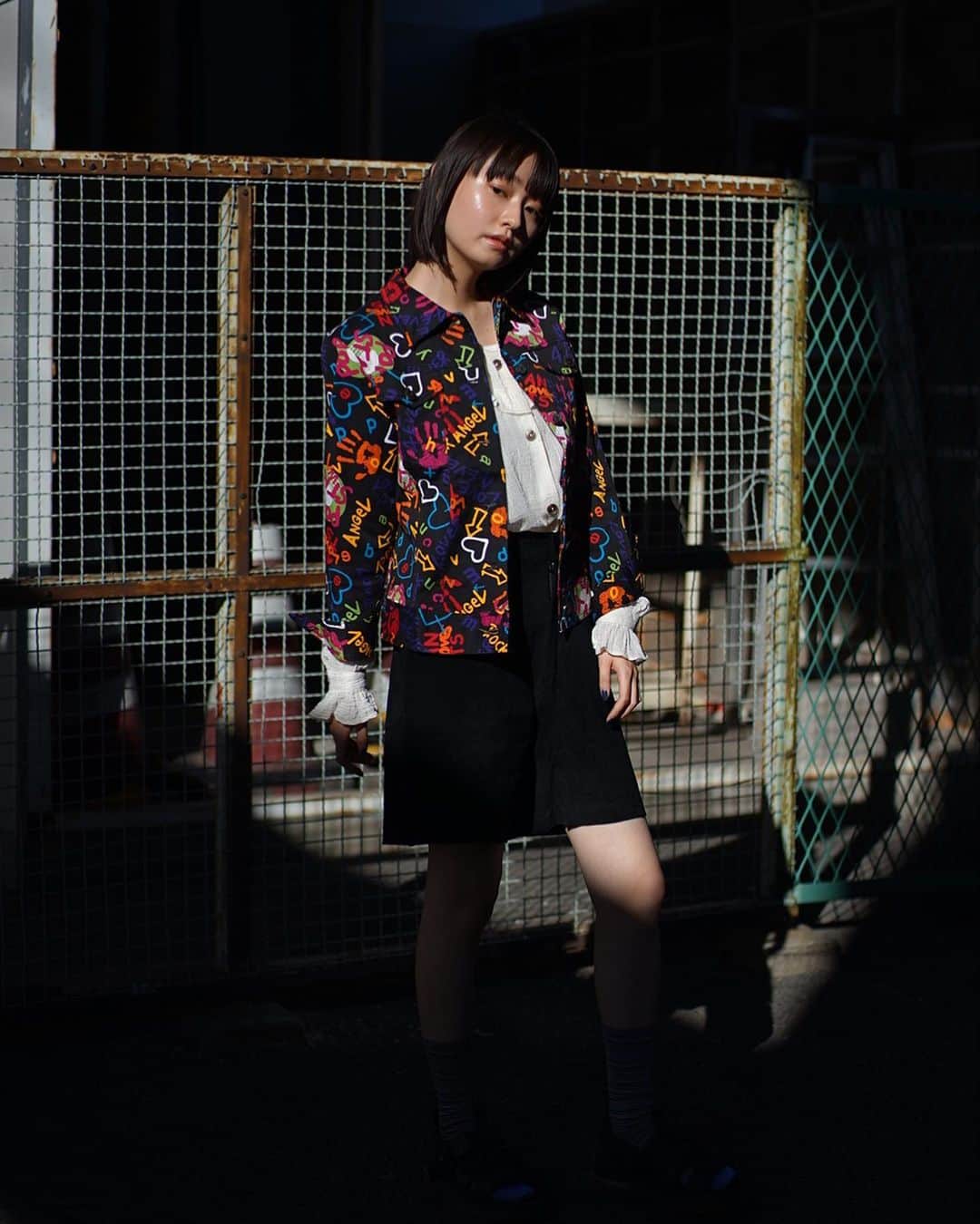 PUNK CAKEのインスタグラム：「🔜 NEW ARRIVAL 🔜  こちらの オンラインショップの発売は 9/20(水) 20:00〜STARTです☞  ▫︎ Illustration pop star jacket  ▫︎ Frill collar gaze white blouse ▫︎ Suede shorts  model / @hamu.katsu.0」