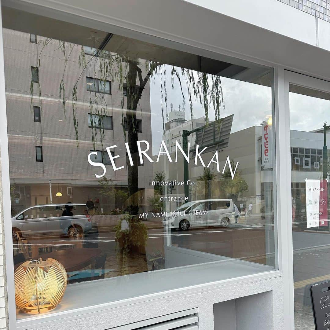 藤崎未夢のインスタグラム：「♡  📍entrance 📍innovative_co_  古町西堀通にオープンした 『SEIRANKAN』のなかにあるお店  entranceさんでは フレンチトーストを🍞 おとなりのinnovative_coでは それに合うコーヒーを選んでいただきました☕️  フレンチトーストは もっちもちのしみしみでおいしかった！！ 一緒に添えてあるローストポークも本当においしくて あまじょっぱいが止まらなかったよ🤤  そしてそれに合わせて選んでもらったコーヒーは 発酵させるときにイチゴを加えているそうで コーヒーなのにイチゴの香りがするの！ ミルクと混ぜるとイチゴみるくのような味わいになって とってもおいしかった〜〜！  ひとつ前の投稿のアイス屋さんも同じ建物のなかにあって また通いたいスポットが増えました✍🏻 . .  #新潟 #新潟ランチ #新潟カフェ #SEIRANKAN #entrance #innovativeco #新潟スイーツ部 #未夢ちゃんとデート」