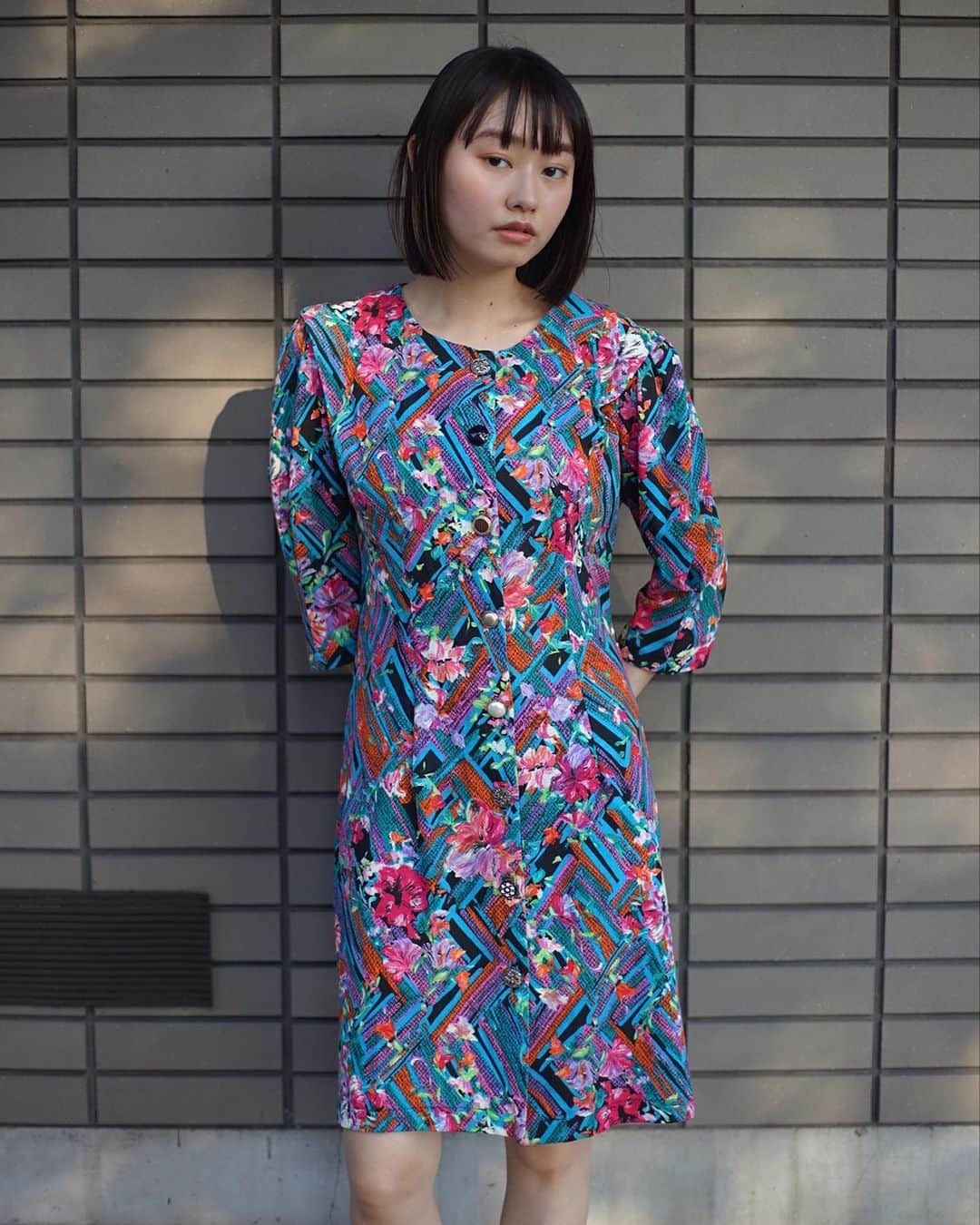 PUNK CAKEさんのインスタグラム写真 - (PUNK CAKEInstagram)「🔜 NEW ARRIVAL 🔜  こちらの オンラインショップの発売は 9/20(水) 20:00〜STARTです☞  ▫︎ 80'S special chemical denim big jacket  ▫︎ Geometric flower 80's dress  model / @hamu.katsu.0」9月19日 21時19分 - punk_cake