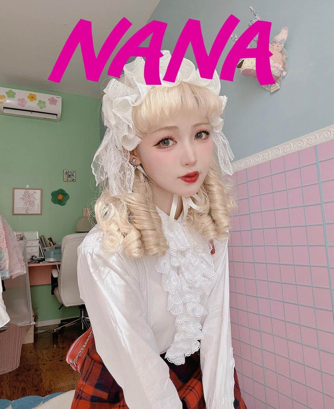 うじたまいのインスタグラム：「NANA美里ちゃんなりきりコーデ🌹♥️  匂わせストーリーでなんのキャラかみんな気づいてくれて嬉しかった(喜) 美里ちゃんってよく考えたらめちゃくちゃオタクの勝ち組of勝ち組だし、そもそもできる女すぎて好き。  #nana #上原美里 #なりきりコーデ #fyp」