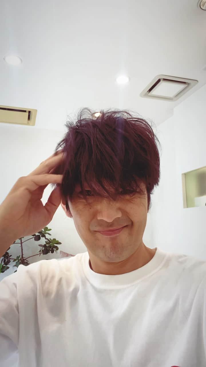 丸山智己のインスタグラム：「秋なので  髪を切ってもらって  旅に出ました  #旅 #お仕事だけど #楽しかった」