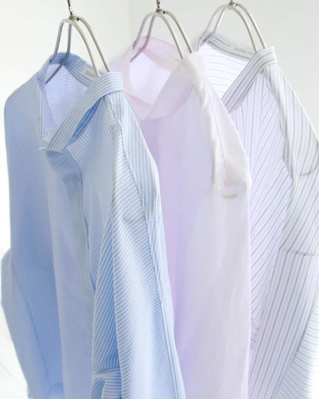 のインスタグラム：「. ⁡ ⁡ Now in stock. ⁡ p2. Shirt / GALERIE VIE 23-01-34-01202 ¥30,800 ⁡ p3. Shirt / GALERIE VIE 23-01-34-01201 ¥30,800 ⁡ p4. Shirt / GALERIE VIE 23-01-34-01203 ¥24,200 ⁡ p5-6. Shirt / GALERIE VIE 23-01-34-01204 ¥24,200 ⁡ ⁡ #galerievie #ギャルリーヴィー  #tomorrowland #トゥモローランド #tomorrowland_jp  #fall #shirt」