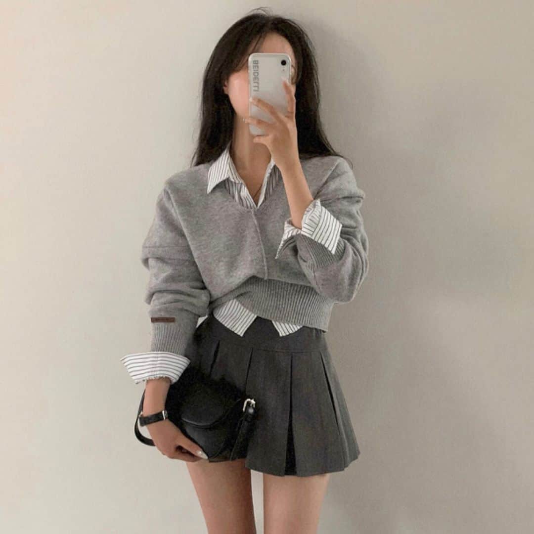 3rd Spring Official Instagramのインスタグラム：「大人気のニットセーター🧶♡  オリジナルレザーパッチが付いていて クオリティー高めのデザイン✨ フロントのセンターラインもポイント！ ウールが含まれた素材で 冬まで暖かく着用できちゃう🙆🏻‍♀️  @3rdspring_official  ZOZOTOWNにて発売中🧸 ブランド品番：bei-23n-004で検索🔍  ----------  #3rdspring #セレクトショップ #beidelli #ベイデリー #韓国ブランド #韓国通販 #韓国 #韓国ファッション #韓国コーデ #ファッション #レディースファッション #レディースコーデ #レディース服 #秋ファッション #秋コーデ #秋服 #新作 #新作アイテム #秋新作 #プチプラ #プチプラファッション」