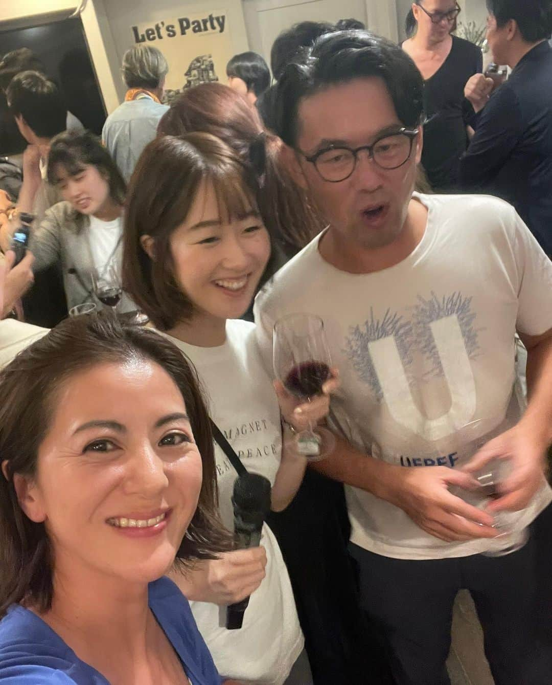 桑原りささんのインスタグラム写真 - (桑原りさInstagram)「13回目の国際平和映像祭🎬  「映像には世界を変える力がある！」 映像の力で人の意識と行動を変え、平和な世界を作りたいという思いのもと、仲間が収集されて作り上げた映像祭。立ち上げから関わってきたので感慨深い🥹🩵今年も才能溢れる沢山の作品に出会え、若者の感性に心震えました。  先行上映された来年1月劇場公開の映画「Mission: Joy！」は最高でした！！最高にオススメ🙌  9月21日はPEACE DAY！一年365日、人が人を殺さない日がない現実。まずは1日でもいいから争いが無い日を作りたい、ということから制定された国際平和デー、PEACE DAY。ピースデーウィークの今週は、いつも以上にpeacefulな時間をお過ごしください😌🩵 #peaceday」9月19日 21時40分 - lisakuwamon