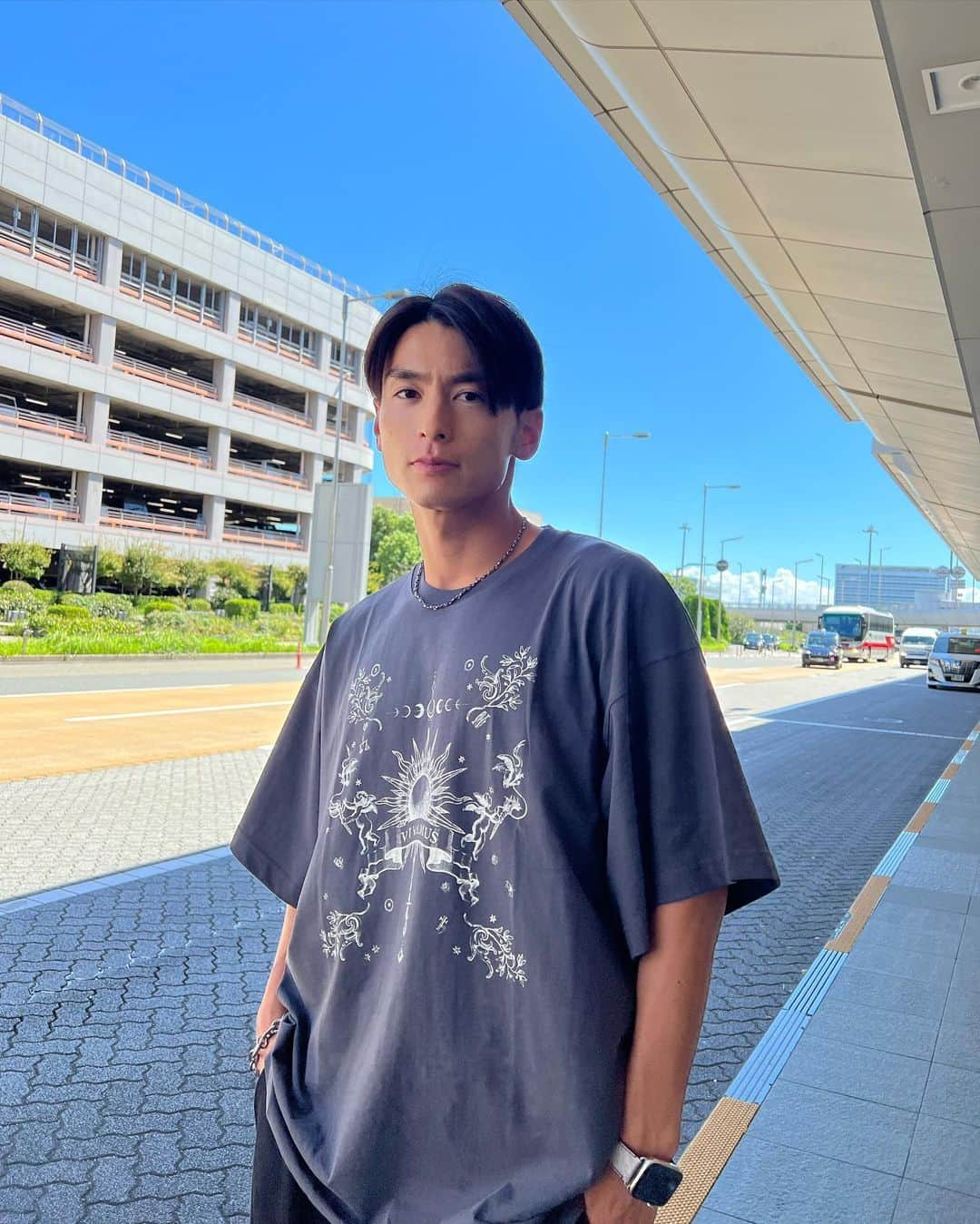 小見山直人 さんのインスタグラム写真 - (小見山直人 Instagram)「🙋‍♂️✨  控えめに言って神Tシャツ🙋‍♂️✨ シルエット最高👍✨ @vivamus_official」9月19日 21時33分 - naoto_lol