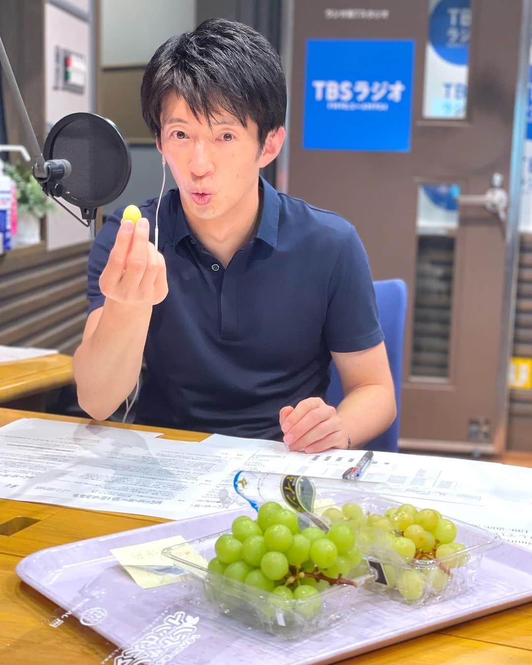 TBSラジオ「ジェーン・スー 生活は踊る」のインスタグラム：「. 今年手に入りやすい、 #シャインマスカット  黄色い方が甘味が強いそう😋  #小田真規子 さんの 美味しく食べられる 実験レシピ🧪  結果は… かまぼこ＝厚さ2cm 唐揚げ＝小麦粉＋片栗粉 なめろう＝叩くのは20回  #生活は踊る #ジェーンスー #杉山真也」