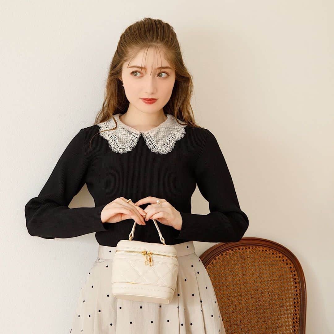 Couture brooch クチュールブローチ公式さんのインスタグラム写真 - (Couture brooch クチュールブローチ公式Instagram)「Autumn Monotone 秋のクラシカルレディはモノトーンで上品に♡ ⁡ 【Style01】 大人可愛いなら襟ニットがおすすめ。 モノトーンスタイルで甘さを程よくキープして♪ ⁡ knit ¥5,500 skirt ¥6,990 boots ¥8,500 earring ¥1,650 ring ¥1,650 ⁡ ⁡ コーデ詳細は、 ハイライト「special」から特集ページをご覧ください♪ ⁡ ⁡ ˗˗˗˗˗˗˗˗˗˗˗˗˗˗˗˗˗˗˗˗˗˗˗˗˗˗˗˗˗˗˗˗˗˗˗˗˗˗˗˗˗˗˗˗˗˗˗˗˗˗˗˗˗˗˗˗˗˗˗˗˗˗˗˗˗˗˗˗˗˗˗˗˗˗  #couturebrooch #クチュールブローチ #2023aw  #高見え #プチプラ #フェミニン #秋 #Autumn #秋コーデ  #ニット #ニットコーデ #レース襟 #スカート #ロングスカート #スカートコーデ #ドット柄 #ブーツ #ショートブーツ」9月19日 21時50分 - couturebrooch_official