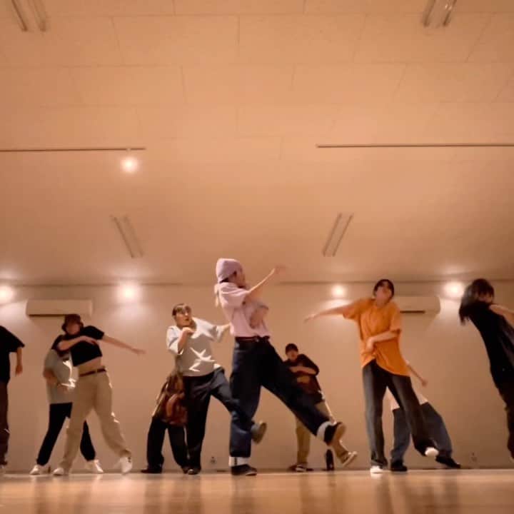 Rioのインスタグラム：「apple of my eye🫀🫶🏽 みんないつもありがとう ! 私のLessonは色んなことするので、ジャンルレスな何かを掴める 楽しい空間を創れるよう励んでいます✔︎ 皆と共に成長🫰🏽love u guys🫰🏽 #lesson #dance #hiphop #dancer #hiphopdancer #music #rioflake0107 #SupportedbyFILA #CATERPY」