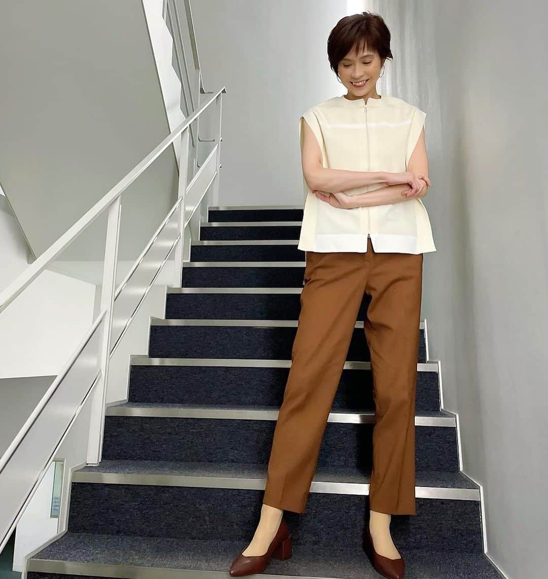 今村涼子のインスタグラム：「#衣装#トップス#bluegreed #パンツ#Apaiserlame #気象予報士#気象キャスター #Jチャン#Jチャン天気」