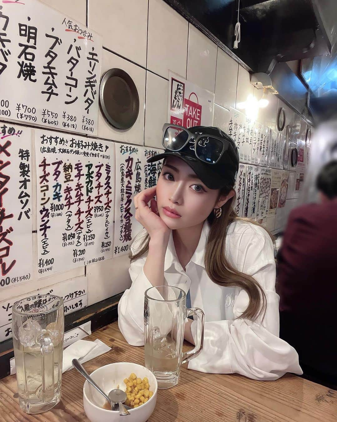 RYOさんのインスタグラム写真 - (RYOInstagram)「めっちゃ時差。(4月)  キンキン濃いめのハイボールととんぺい焼きが 最高なお店😬🩷だいこんまん行った⛩️ﾌﾟﾁ穴場  このタイプのメニューは頼みすぎちゃうよ🐙そしてけんち黒っっっ  #大阪行きたい #お好み焼き  #下北沢」9月19日 21時45分 - 24kry