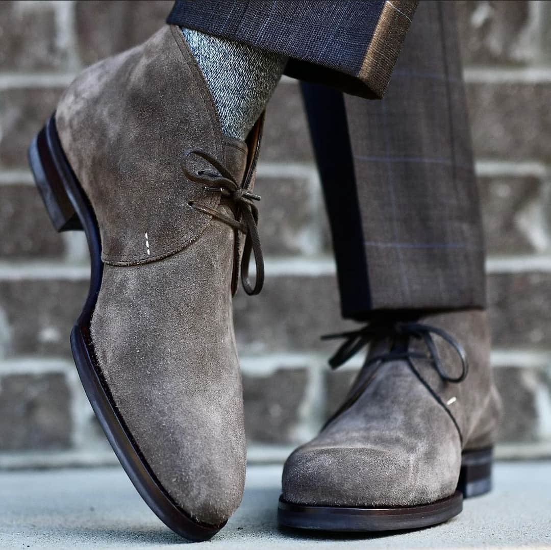 サンクリスピンのインスタグラム：「An unsung hero. Our grey suede chukka boots (model 524) offer endless versatility and a much-needed break from black and brown.⁣ Courtesy of @weltandbarrel  #shoes #handmadeshoes #madetoorder #mtoshoes #bespokeshoes #handwelted #shoeporn #madebyhand #shoestagram #agentlemanschoice #onlyforgentlemen」