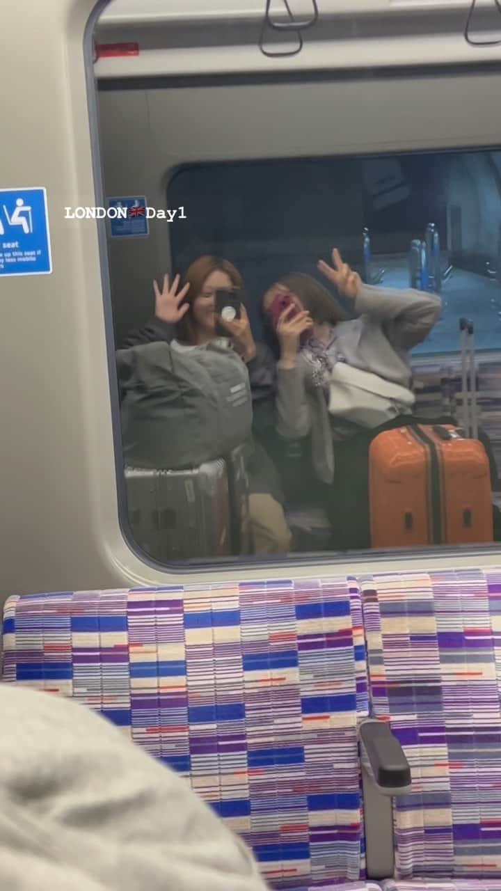 鈴本美愉のインスタグラム：「🇬🇧Day1✨  この日は公園に行ってから美術館巡り🎨 イギリスの街並みにウキウキでした。 美術館はフリー入場なことに驚き..! 迫力満点でした~」