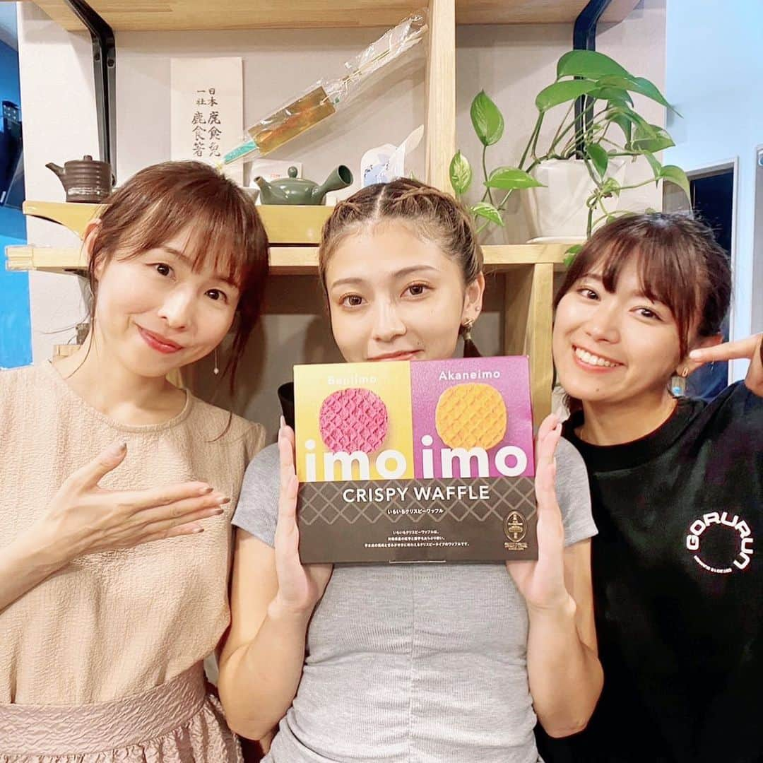 大堀恵さんのインスタグラム写真 - (大堀恵Instagram)「今日は３人で埼玉でロケしてきました💓💓おとちゃんから沖縄のお土産頂いちゃった☺️🌱嬉しいなぁ🍀🍀 ３人でいると笑っちゃうね😆免疫力上がっちゃうよ！！🌟」9月19日 22時00分 - ohorimegumi