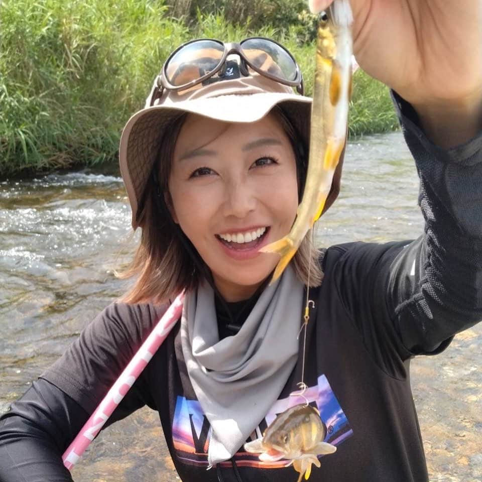 蒼井さやのインスタグラム：「今日は滋賀県朽木へ、久しぶりの鮎の友釣りへ行ってきました😊 鮎釣りももう終盤というのにめっちゃ釣れたよー！！ 詳しくはまたPOSTします♡ とにかく楽しかったー🤭！！！ ・ ・ ・  #鮎釣り  #鮎の友つり  #朽木鮎釣り  #VARIVAS」