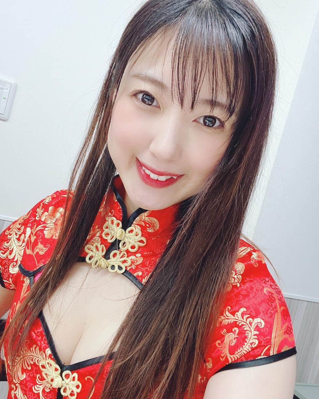小倉遥のインスタグラム：「脱衣麻雀観てねhttps://youtu.be/0hux69jEM7E?si=Zi6zh3q-qlUhb76G」