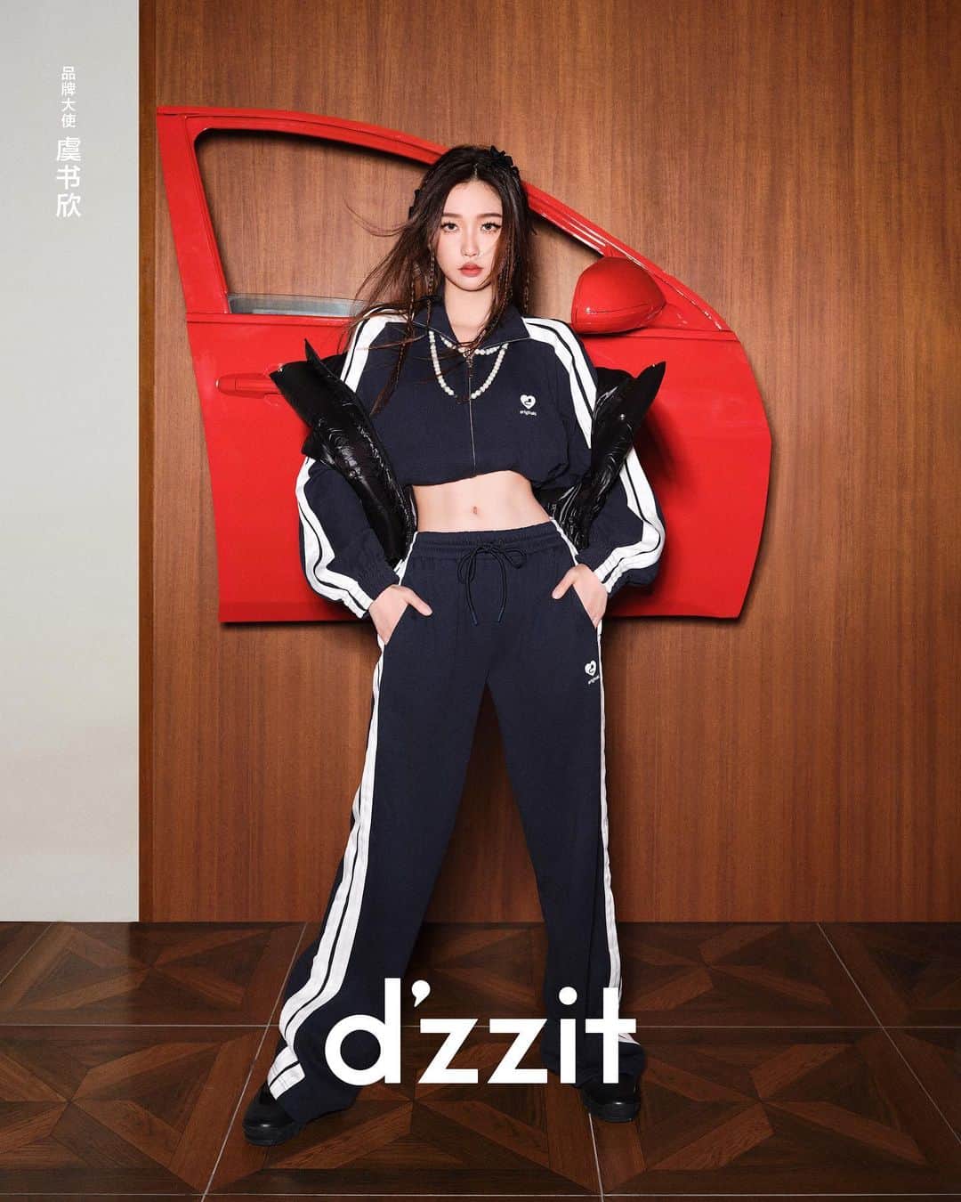 DAZZLE FASHIONのインスタグラム：「What kind of flower are you？🌸 Brand ambassador @estheeerrrrr interprets  #dzzit2023WinterCollection for Marie Claire NOW China cover story.  #dzzit2023WINTER #dzzitisit #dzzitgirl」
