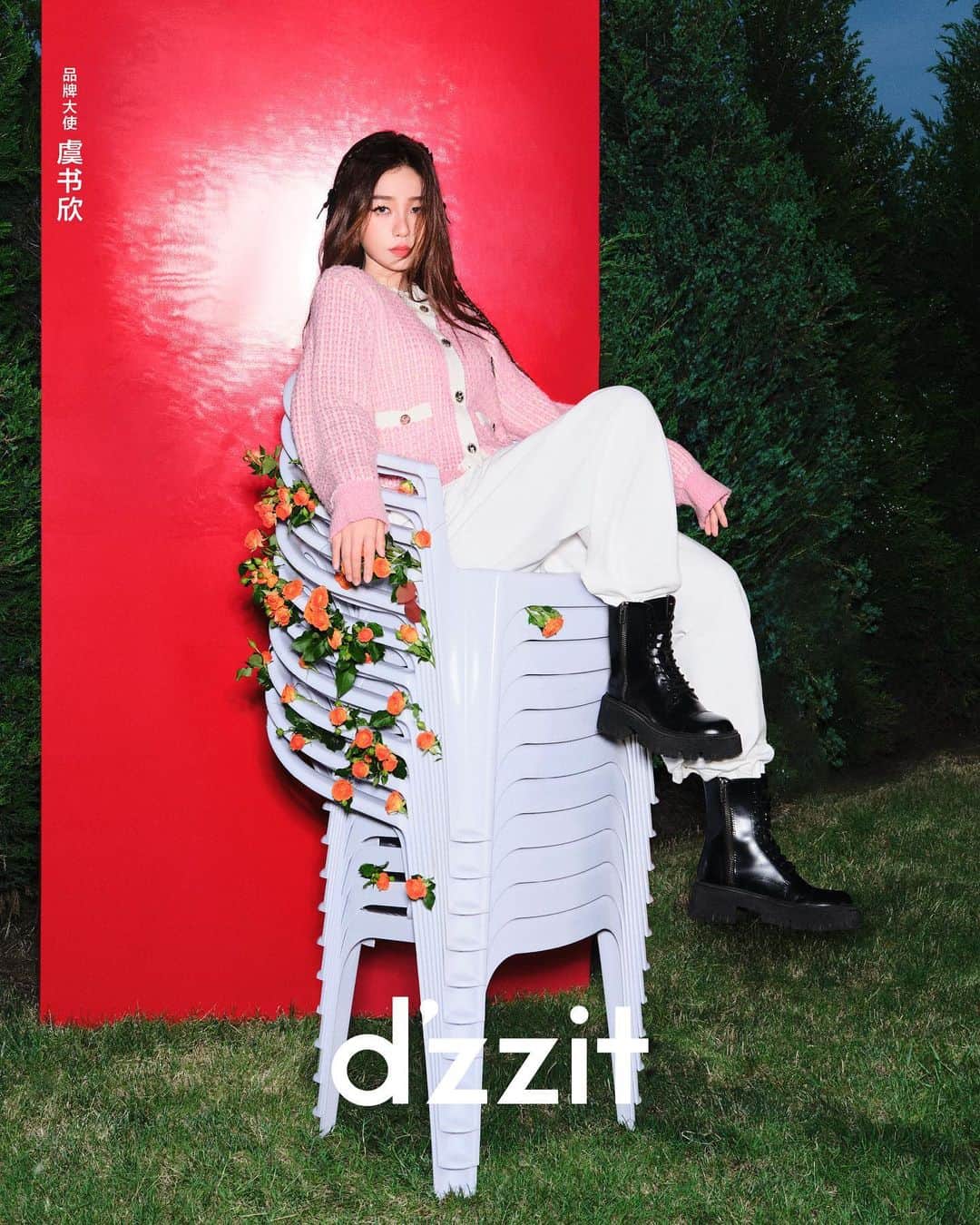 DAZZLE FASHIONのインスタグラム：「What kind of flower are you？🌸 Brand ambassador @estheeerrrrr interprets  #dzzit2023WinterCollection for Marie Claire NOW China. #dzzit2023WINTER #dzzitisit#dzzitgirl」