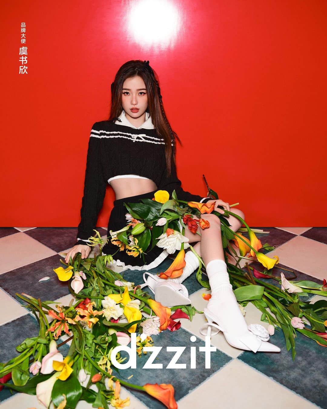DAZZLE FASHIONのインスタグラム：「What kind of flower are you？🌸 Brand ambassador @estheeerrrrr interprets  #dzzit2023WinterCollection for Marie Claire NOW China. #dzzit2023WINTER #dzzitisit#dzzitgirl」