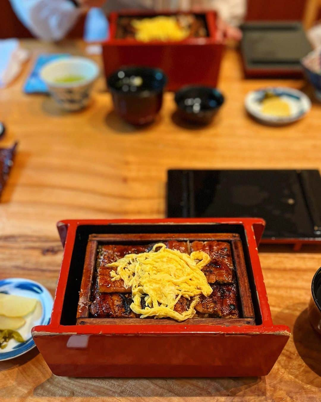 東條恭子のインスタグラム：「連休は福岡へ! 福岡って本当に美味しいもの祭りで幸せ太り♥← 中でも初めて訪れた柳川でいただいた鰻のせいろ蒸しが ふっくら鰻×濃くて甘いタレがあまりに美味しくて 感動..!🥹🫶 佇まいも風情があって素敵な若松屋さん♥ ⁡ #福岡グルメ #柳川グルメ #柳川市 #鰻 #せいろ蒸し #うなぎ #うなぎ屋 #若松屋 #若松屋のうなぎせいろ蒸し #鰻屋 #食べログ百名店 #百名店」