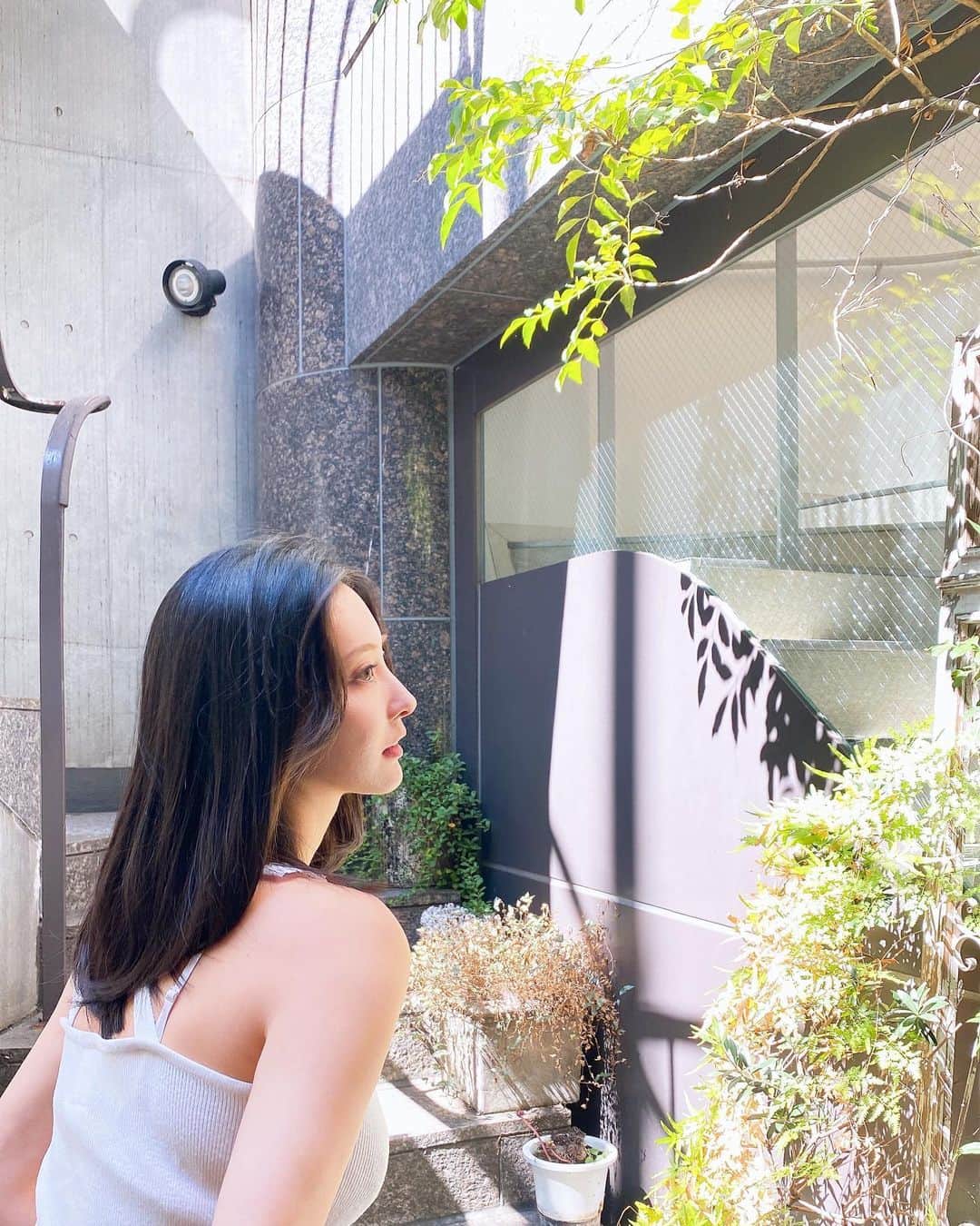 大石絵理のインスタグラム：「ピコトリートメント＋カット💇‍♀️ ちょっと切りました🌼 ピコトリートメントはじめてから髪がとっても健康になりました🩷 野口さん　いつもありがとうございます😌 @roi_salon」